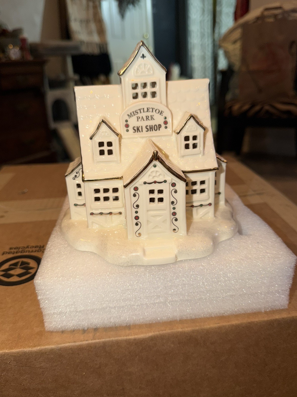 Lenox Mistletoe Park Village “Ski Shop” Lighted NEW IN BOX
