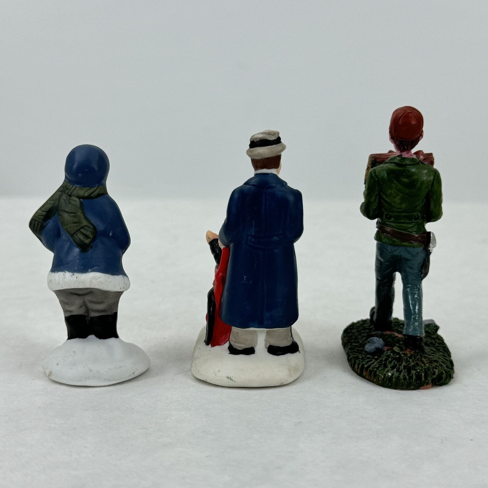 Vtg Christmas Village Accessories 3 Miniature Figurines 2 White Picket Fence