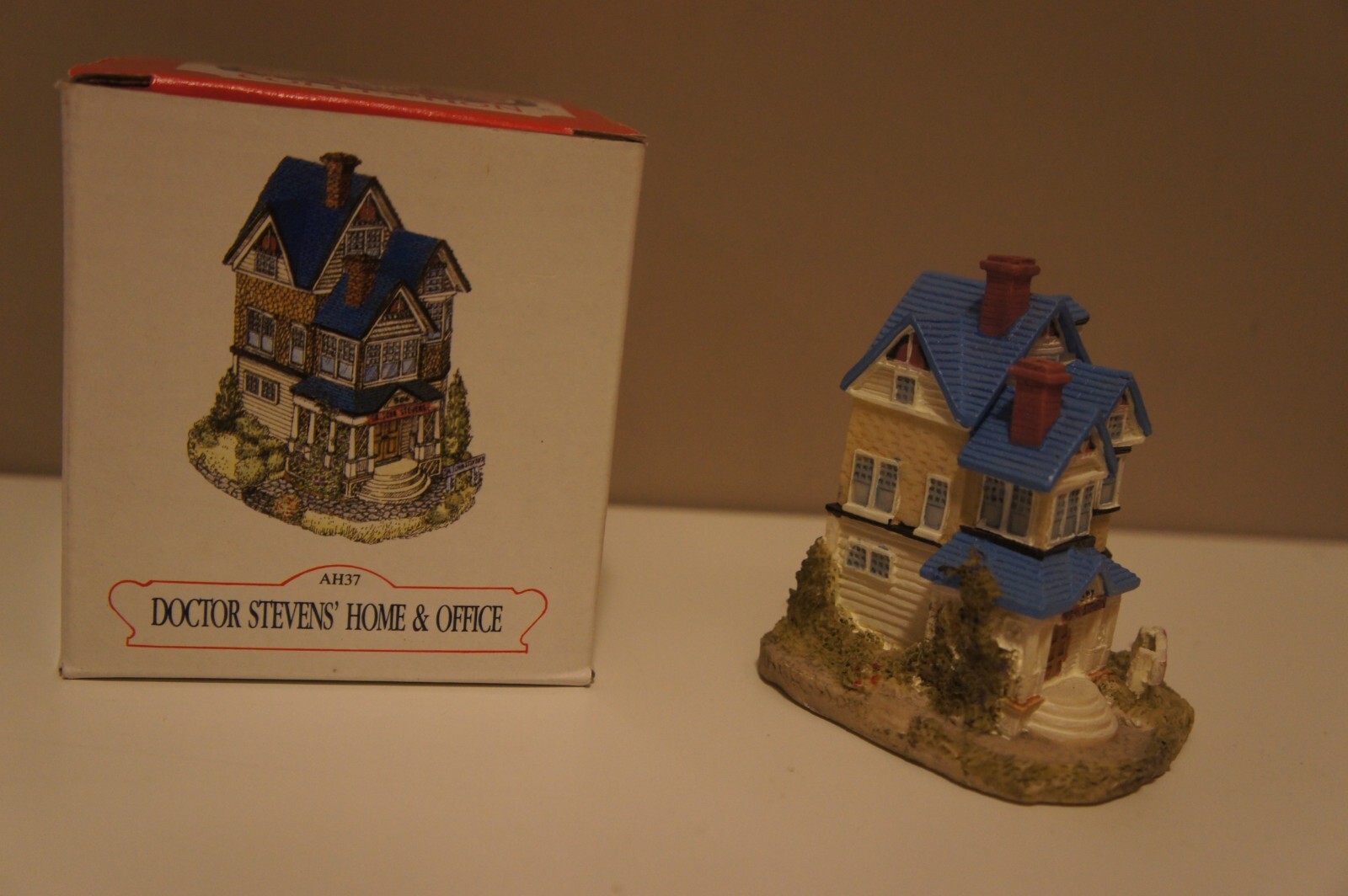 THE AMERICANA COLLECTION LIBERTY FALLS DOCTOR STEVEN’S HOME & OFFICE AH37