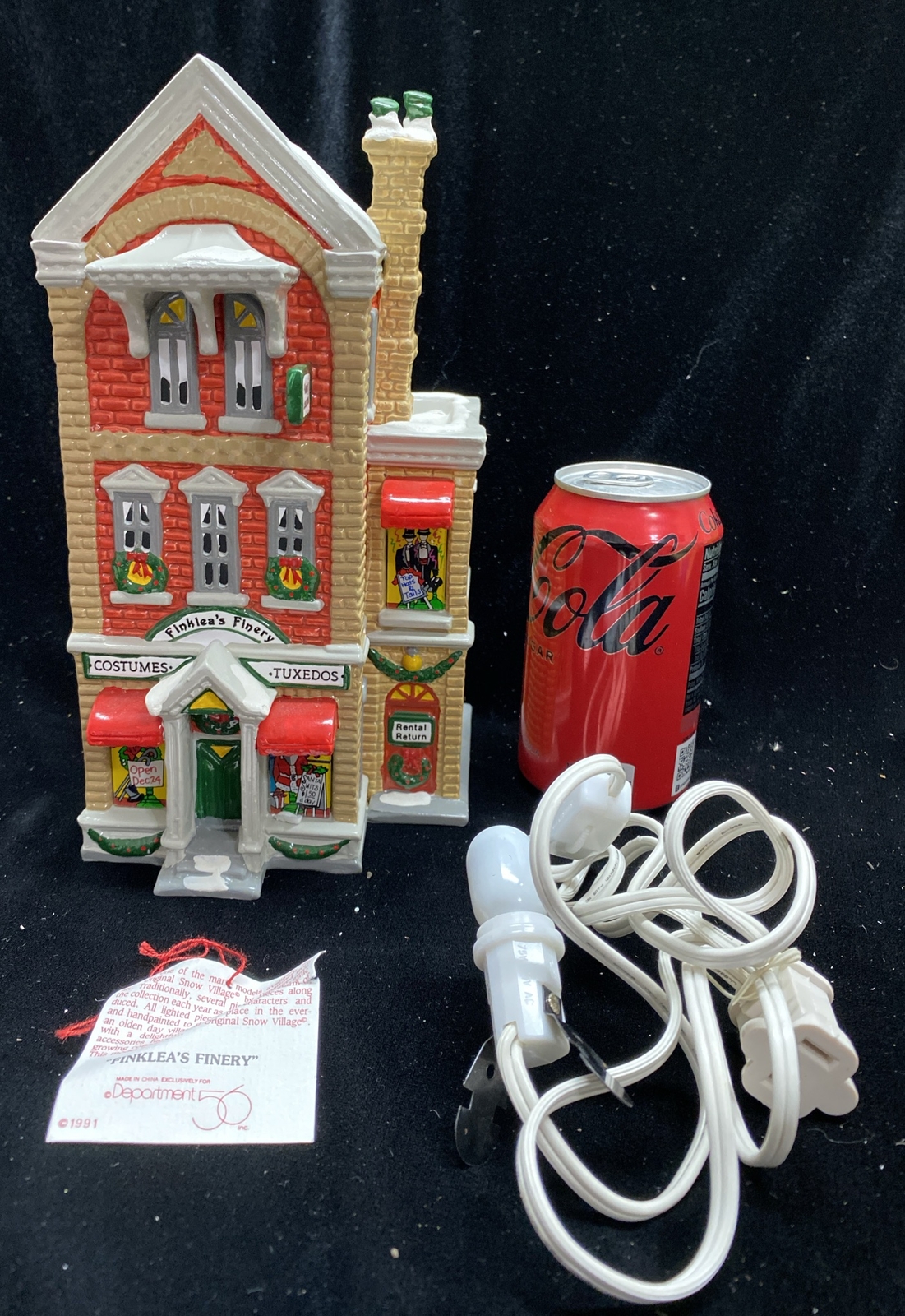 DEPT 56 #54054 “Finklea’s Finery: Costume Shop” 1991 MIB W/Tag & Working Light