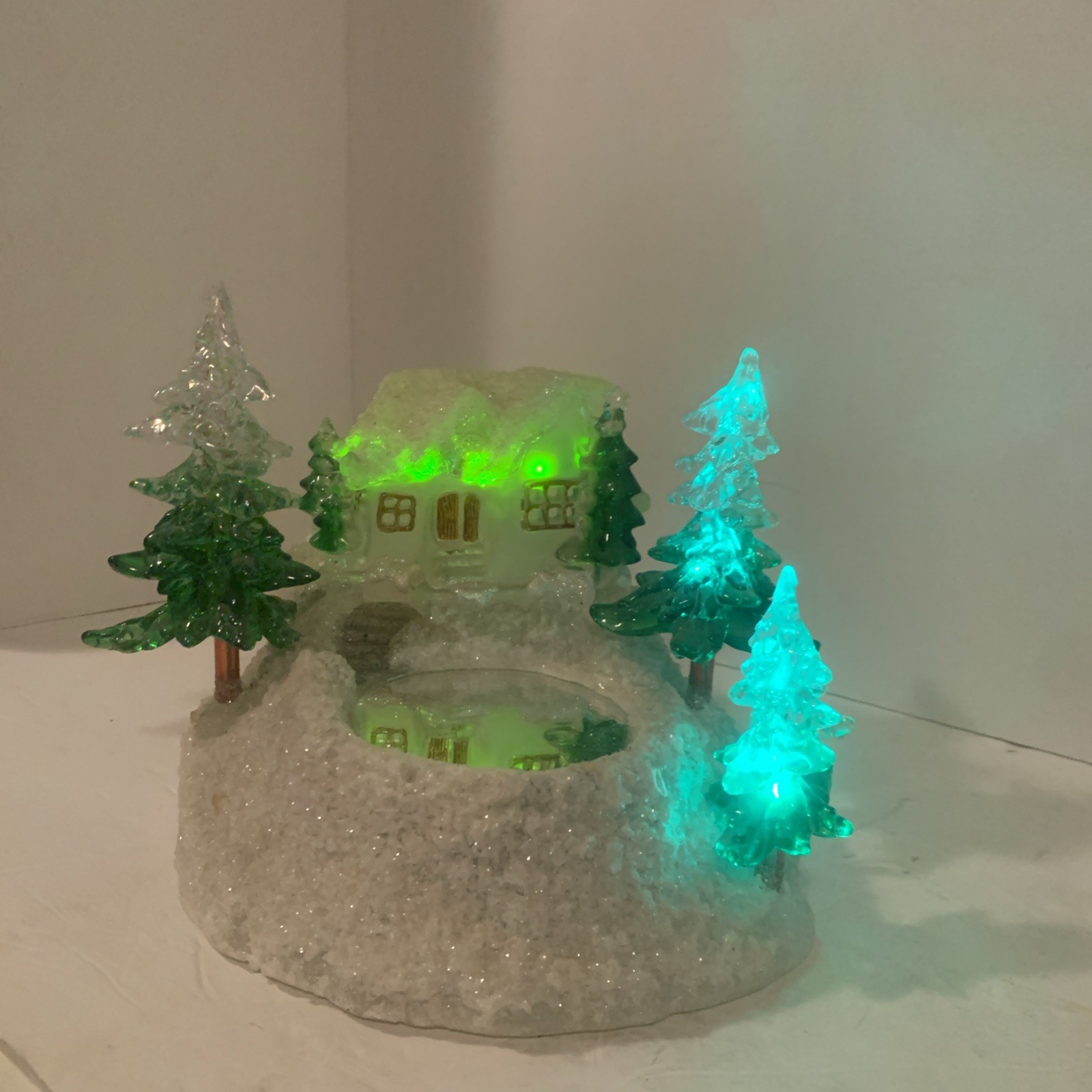 Heritage Mint “Holiday Lights” Music Box Winter Scene Light Changing Vintage