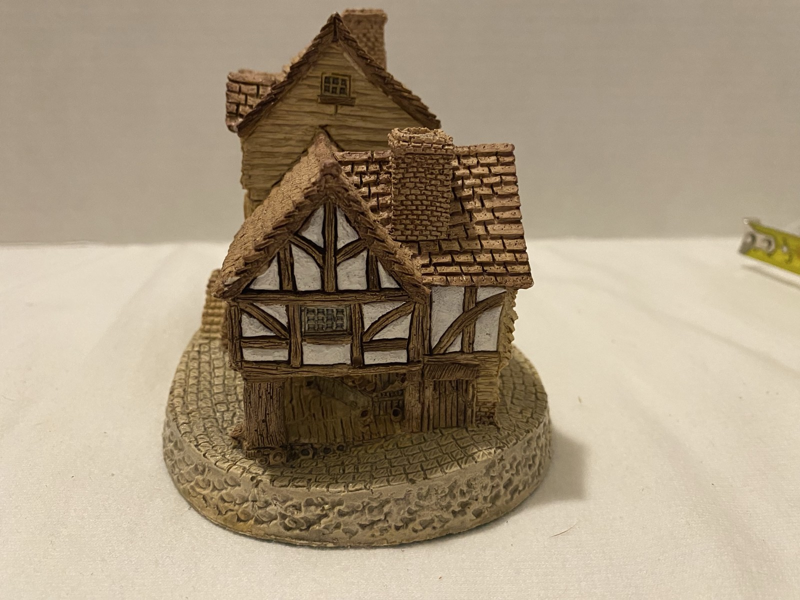 David Winter Market Street Miniature Village House Figurine Hand Painted 1980