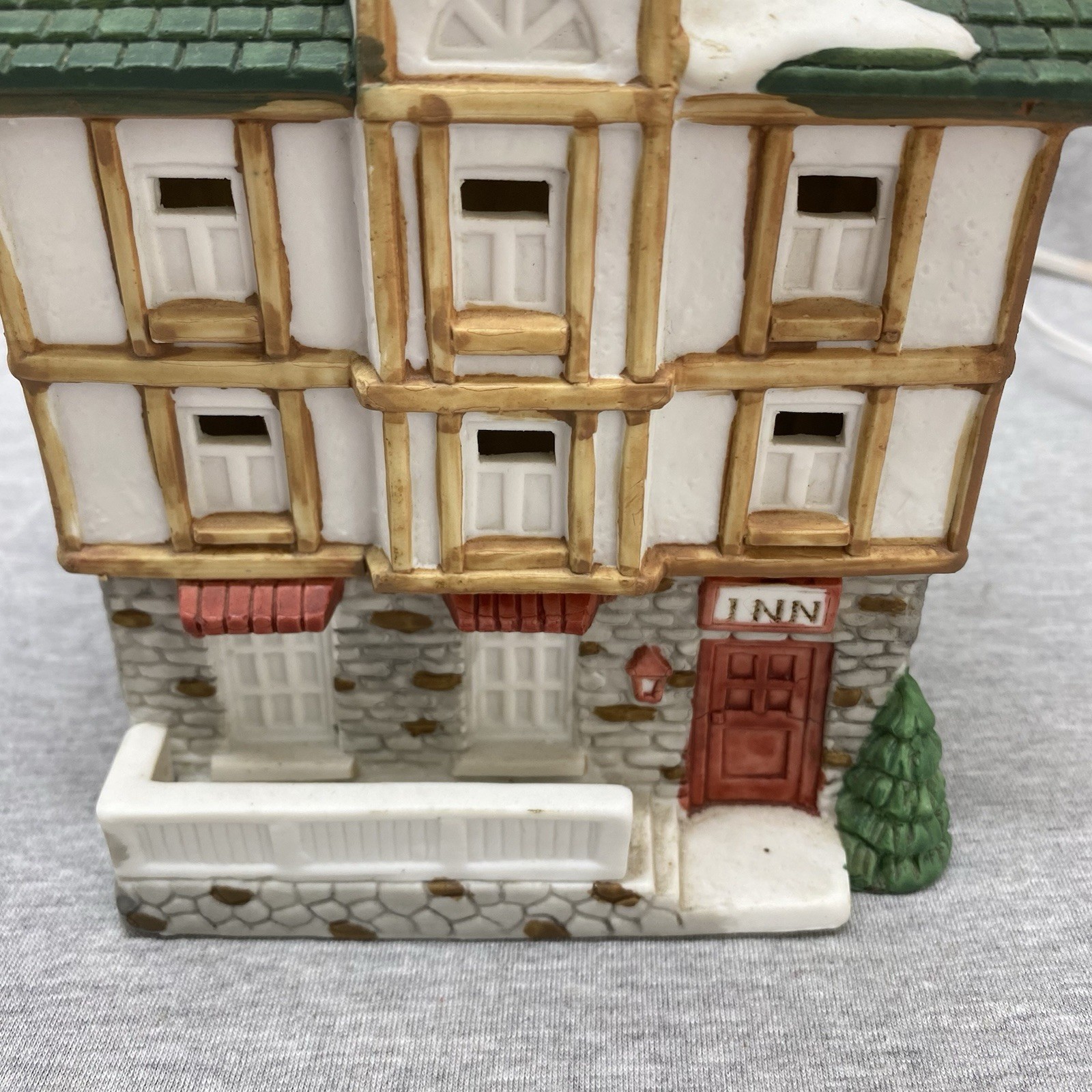Christmas Village The Inn Hotel Porcelain Lighted Vintage Mann