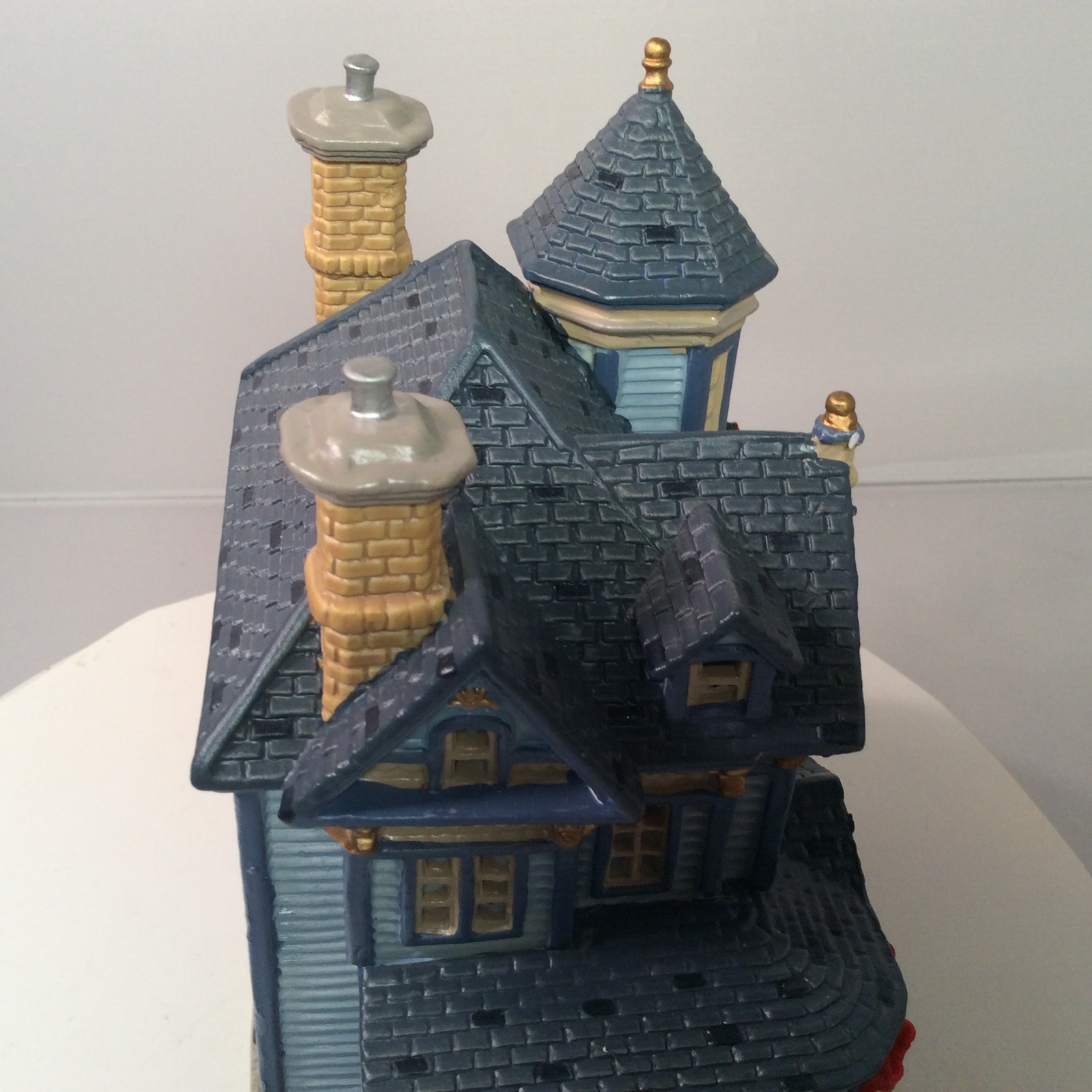 2004 LEMAX Coventry Cove Village Lighted “BENSEN HOUSE” #45116
