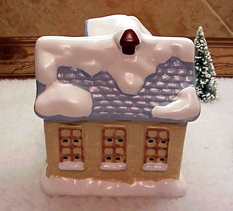Vintage House of Lloyd Country Cottage Lighted House Snow Draped Roof Marked
