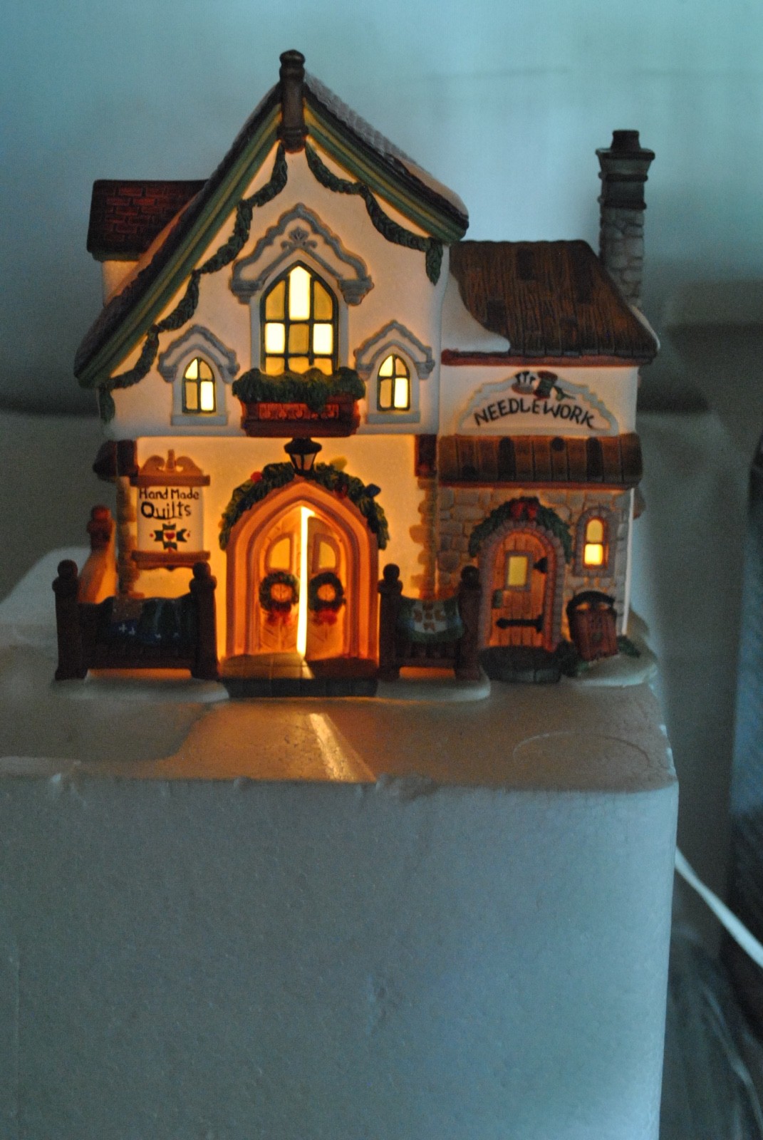 Santas Workbench THIMBLEBERRY QUILT SHOP Christmas Village sewing store building