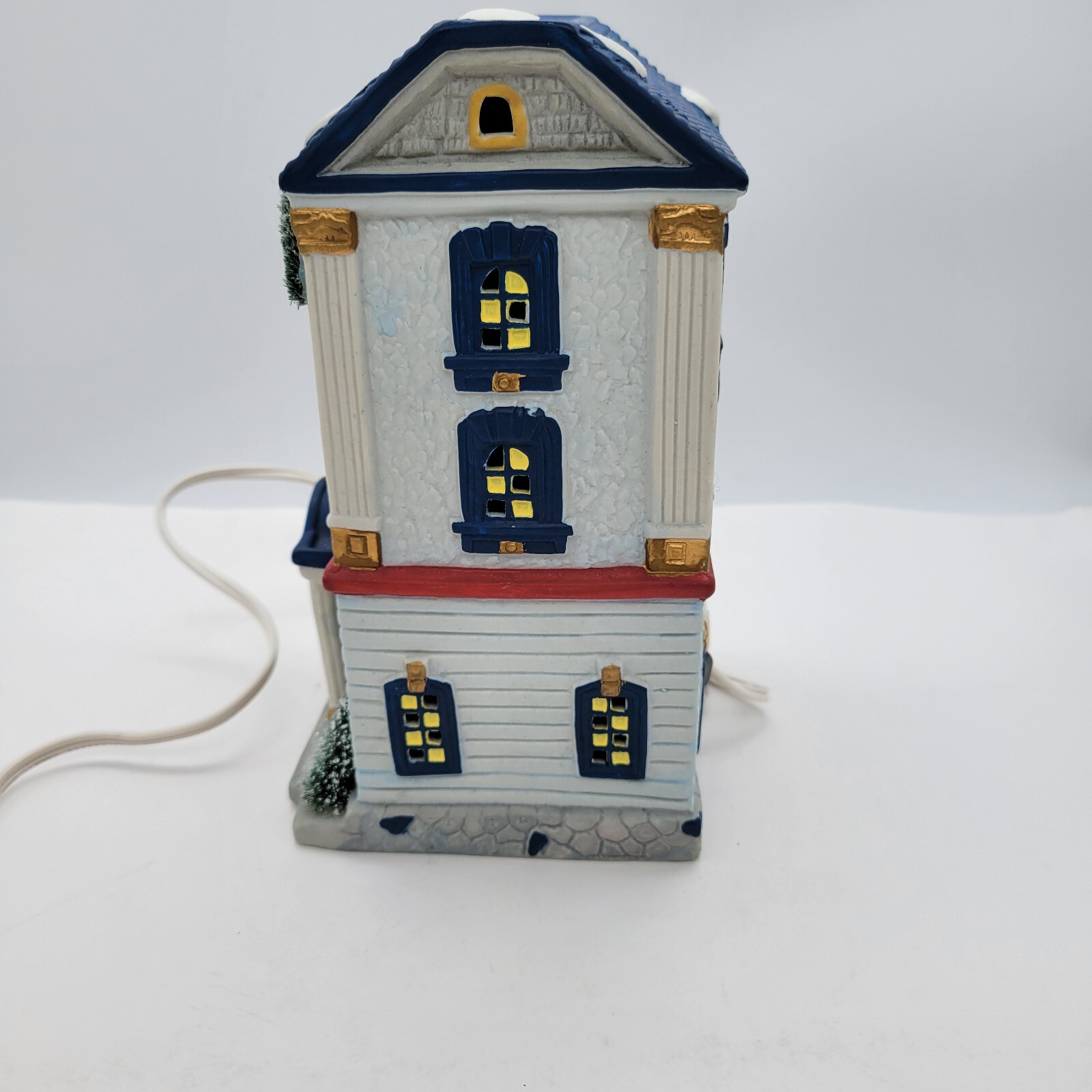 Dickensville Bank Noma Porcelain Christmas Village 1995 7-1/8 Tall Works