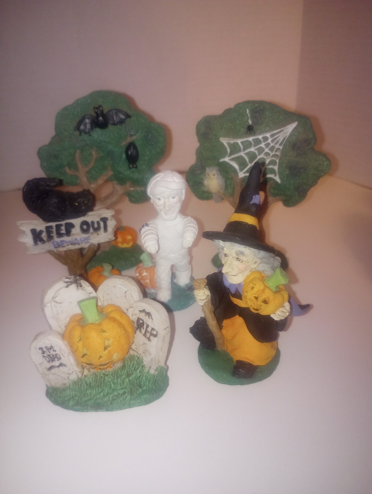Vintage/Pre-Owned Mixed Lot of 6 Resin Midwest Halloween Village Figures