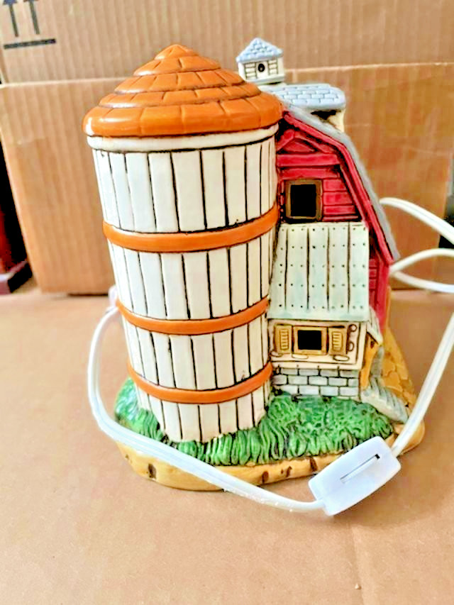 Lefton 1988 Lighted Barn w/ Silo Byron Wood Design Vintage Christmas