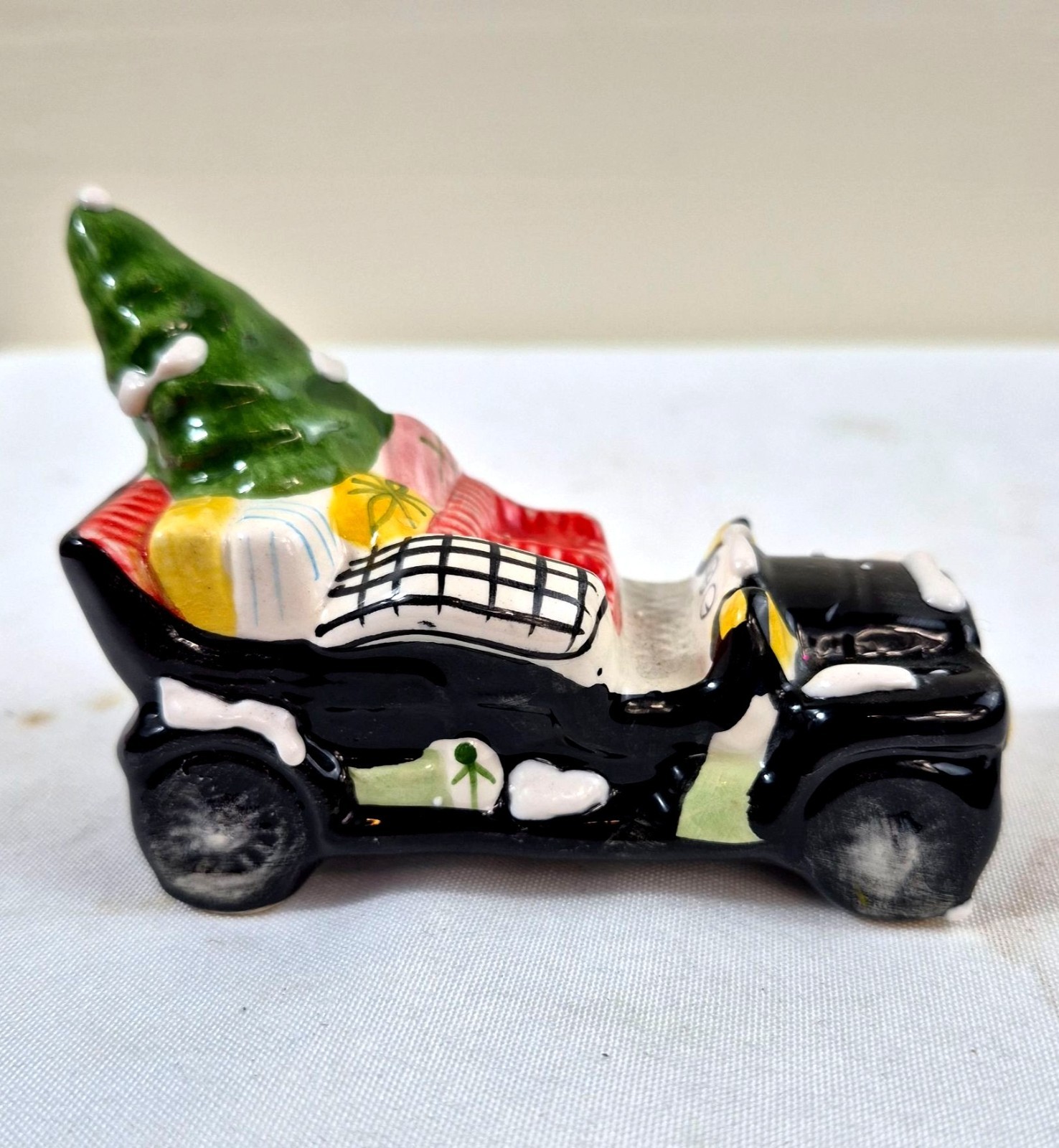 Dept 56 Vintage ceramic Black Car with Christmas Presents and Tree Village Decor