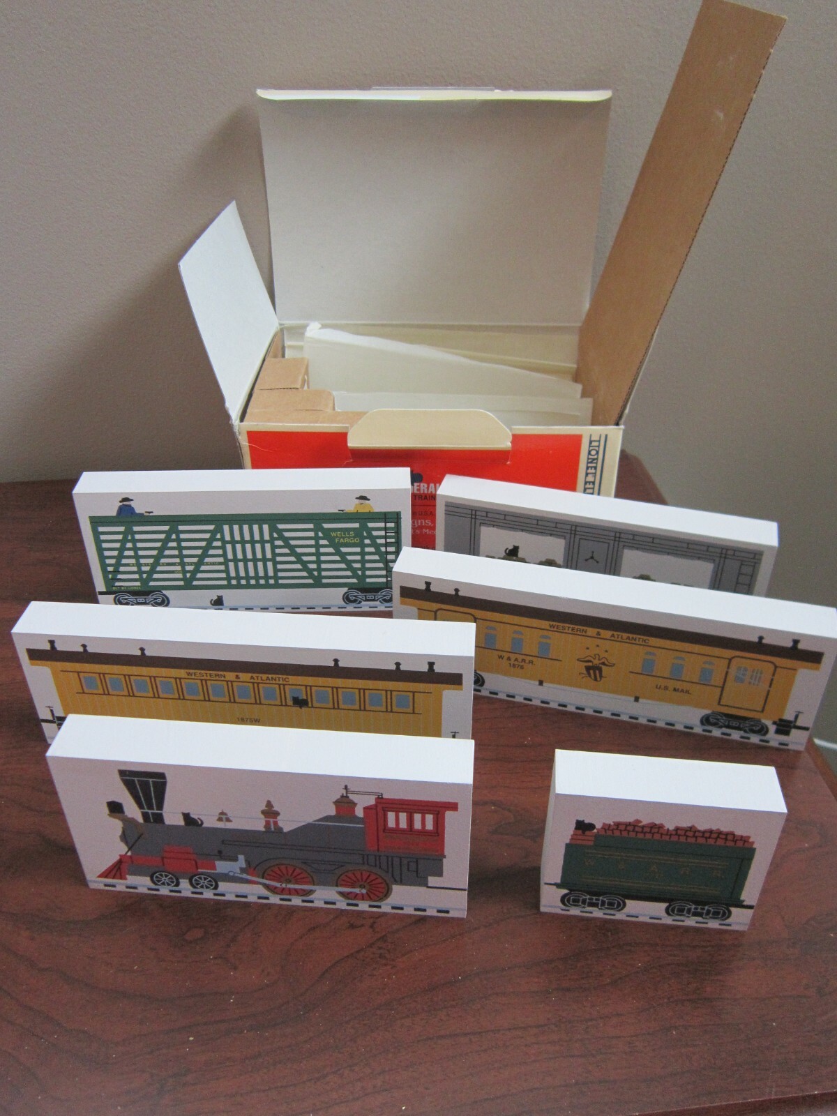 THE GENERAL LIONEL TRAINS BY CAT’S MEOW VILLAGE 6 PIECE TRAIN SET NEW IN BOX
