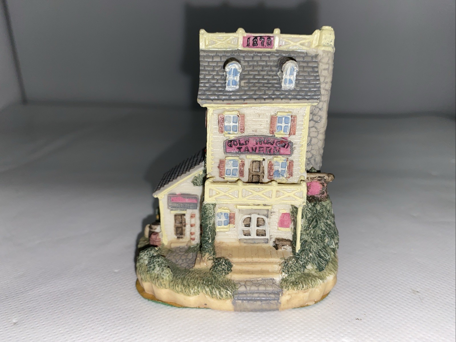 New Open Box Vintage Liberty Falls Gold Nugget Tavern 1993 AH28