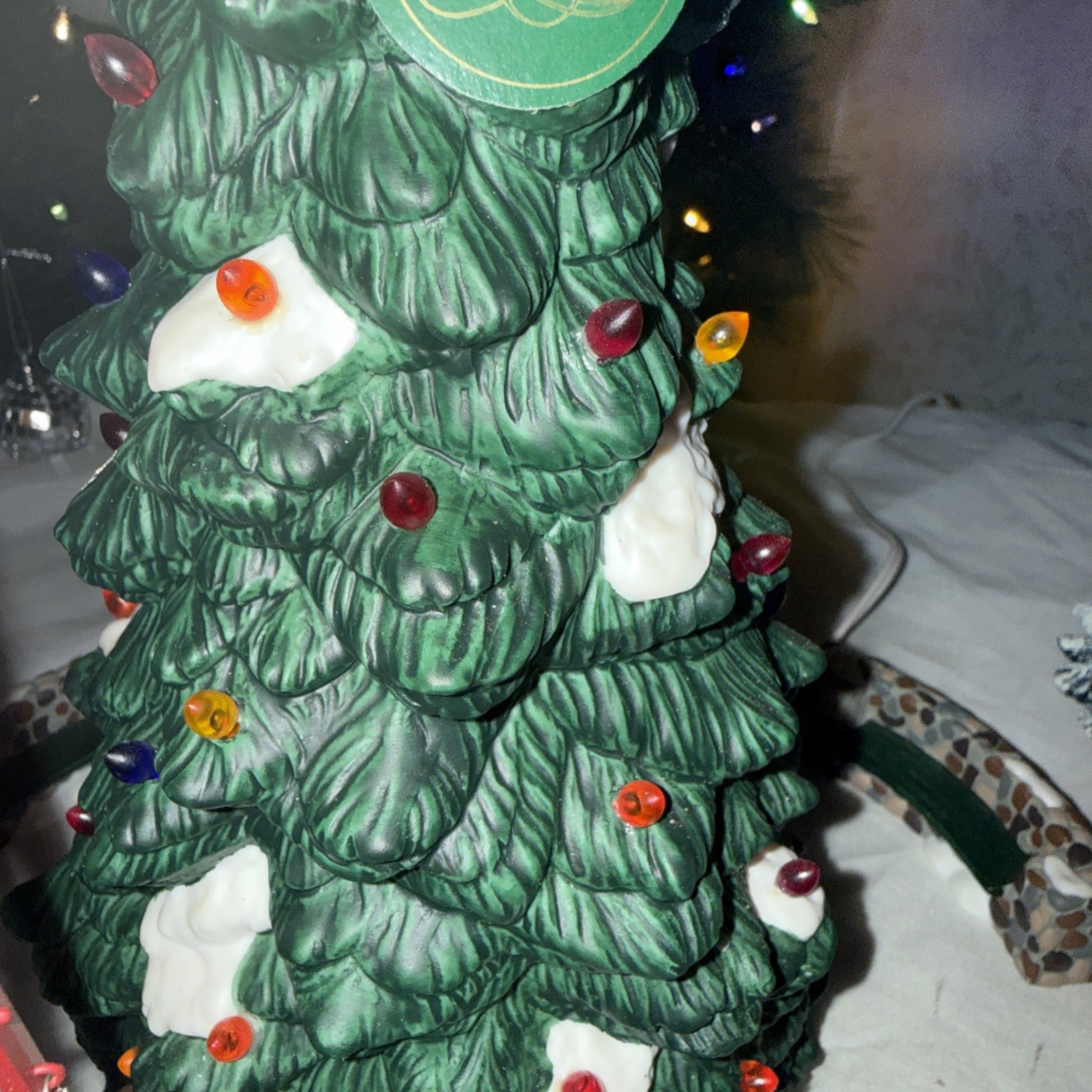 Department 56 Heritage Village Collection “Town Tree”/ “Town Tree Trimmers”lot
