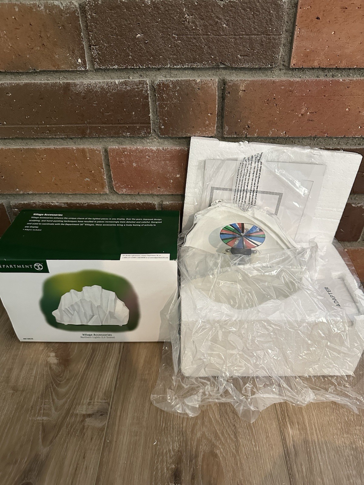 Dept 56 – Village Accessories – NORTHERN LIGHTS (Lit Scene) – Very Rare #810829