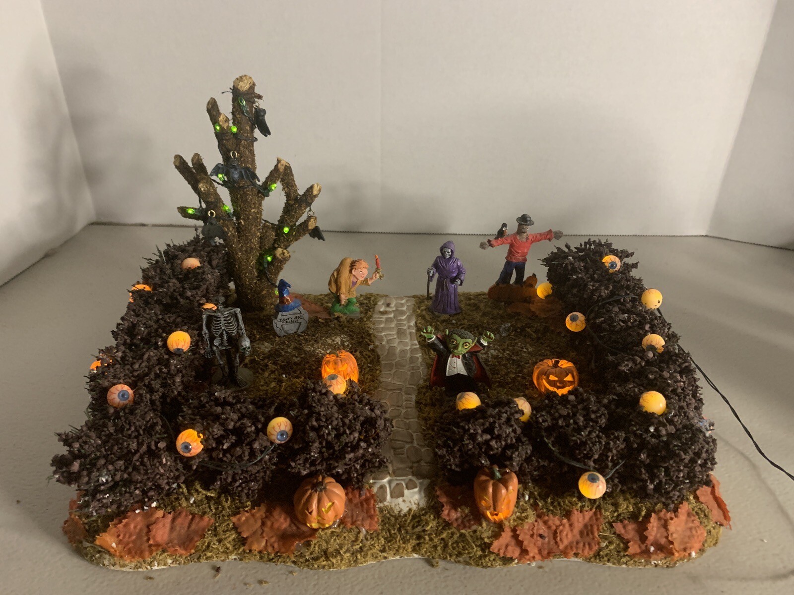 Lemax Spooky Town Ghouls Night Out Front Yard Lighted Halloween Village AS IS