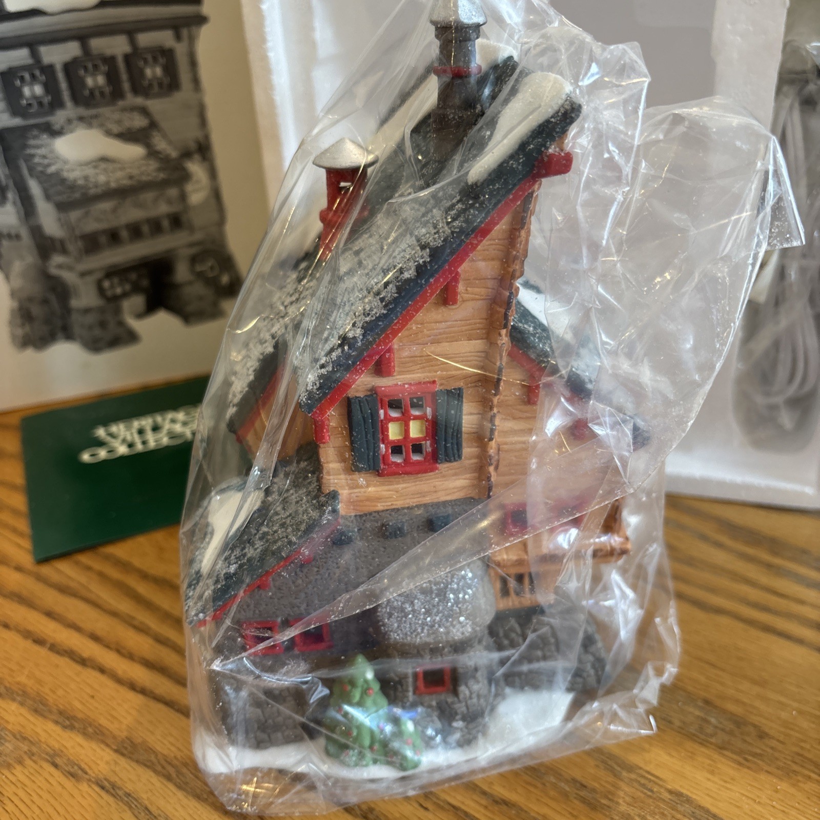 Dept 56 NORTH POLE 1995 Elves’ Trade School #56387 RETIRED NEW!!