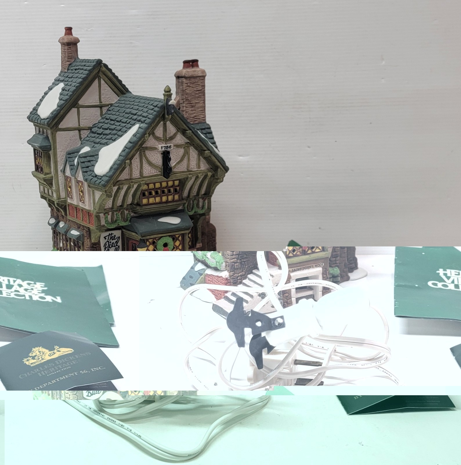 Department 56 Heritage Collection Dickens Series The Pied Bull Inn Retired 1993