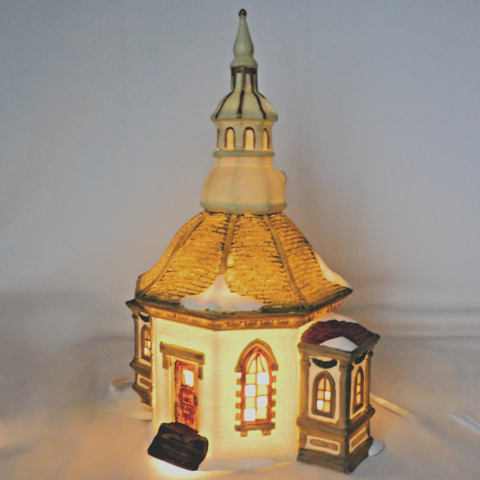 Octagon Chapel Dickens Collectables Christmas Village Lighted Porcelain 10″H