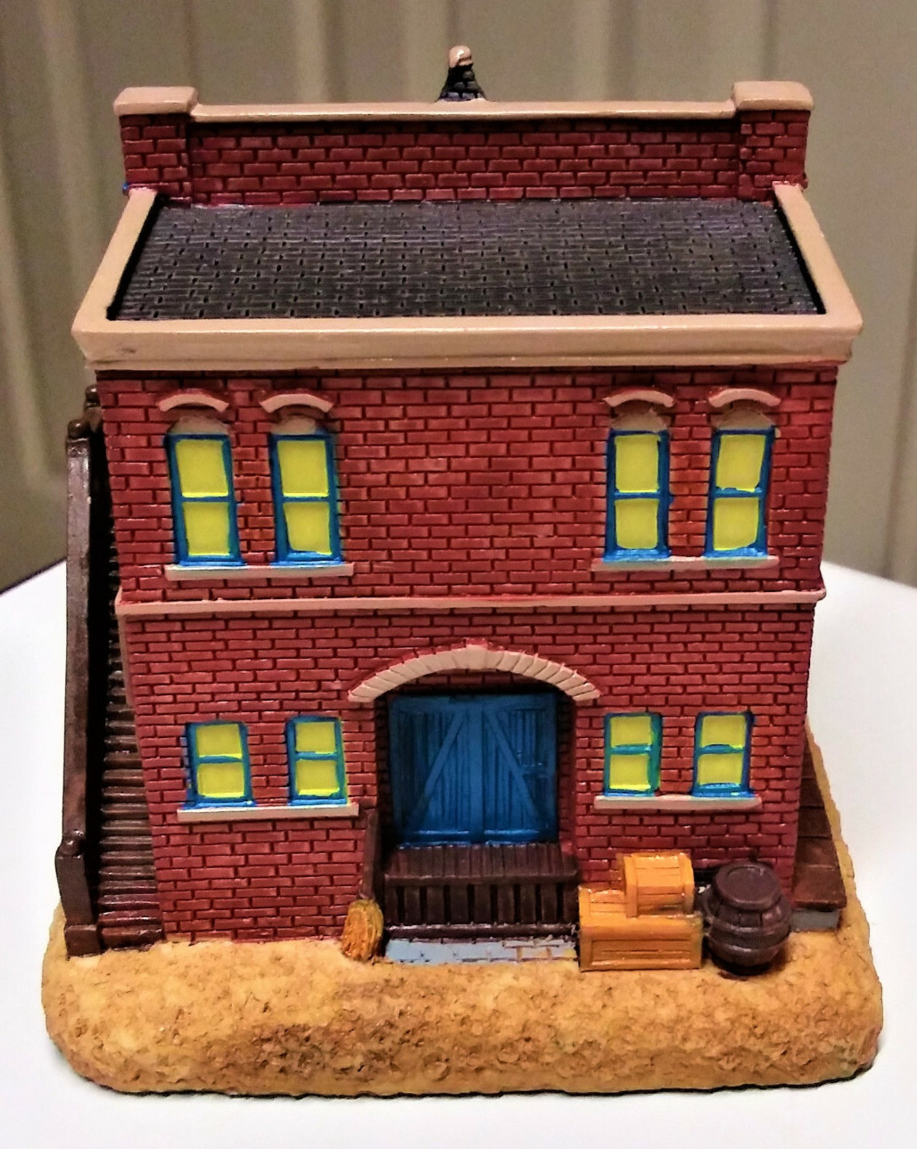 Vintage International Resources Liberty Falls Sports & Apothecary Shops AH207