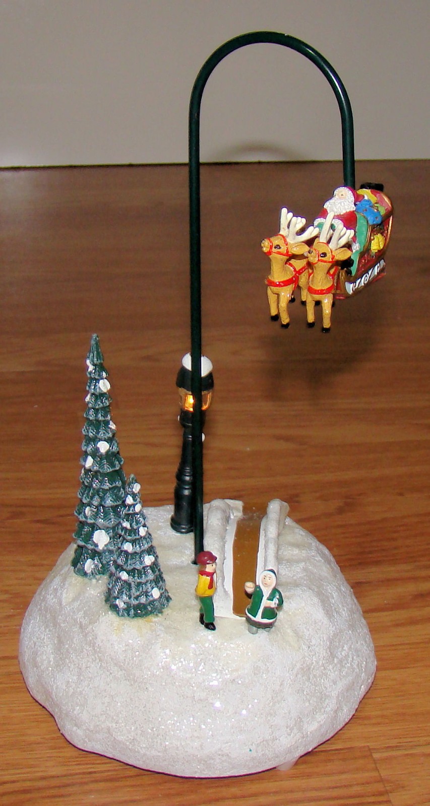 2007 St. Nicholas Square Village FLYING SANTA Hand-Painted, Lighted, Motion