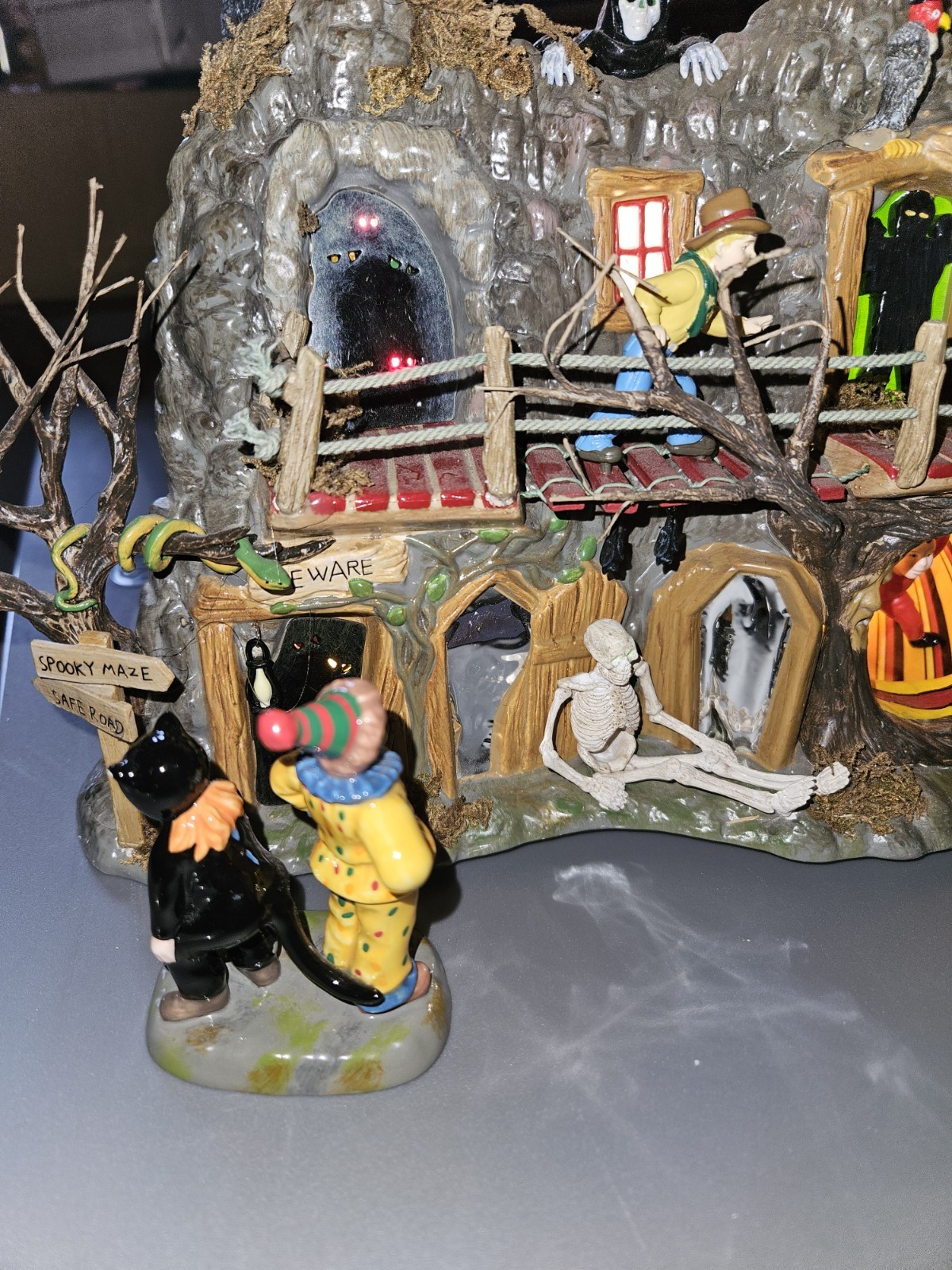 Dept 56 – Haunted Fun House