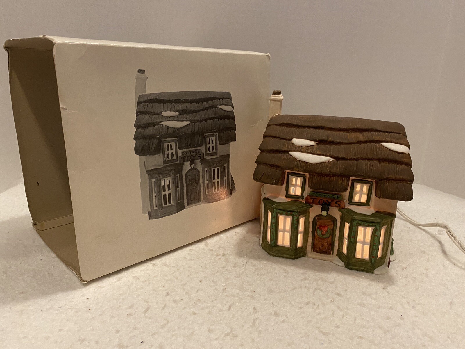 Dept 56 Heritage Village Dickens’ Series COTTAGE TOY SHOP 6507-2 W/ Box & Light