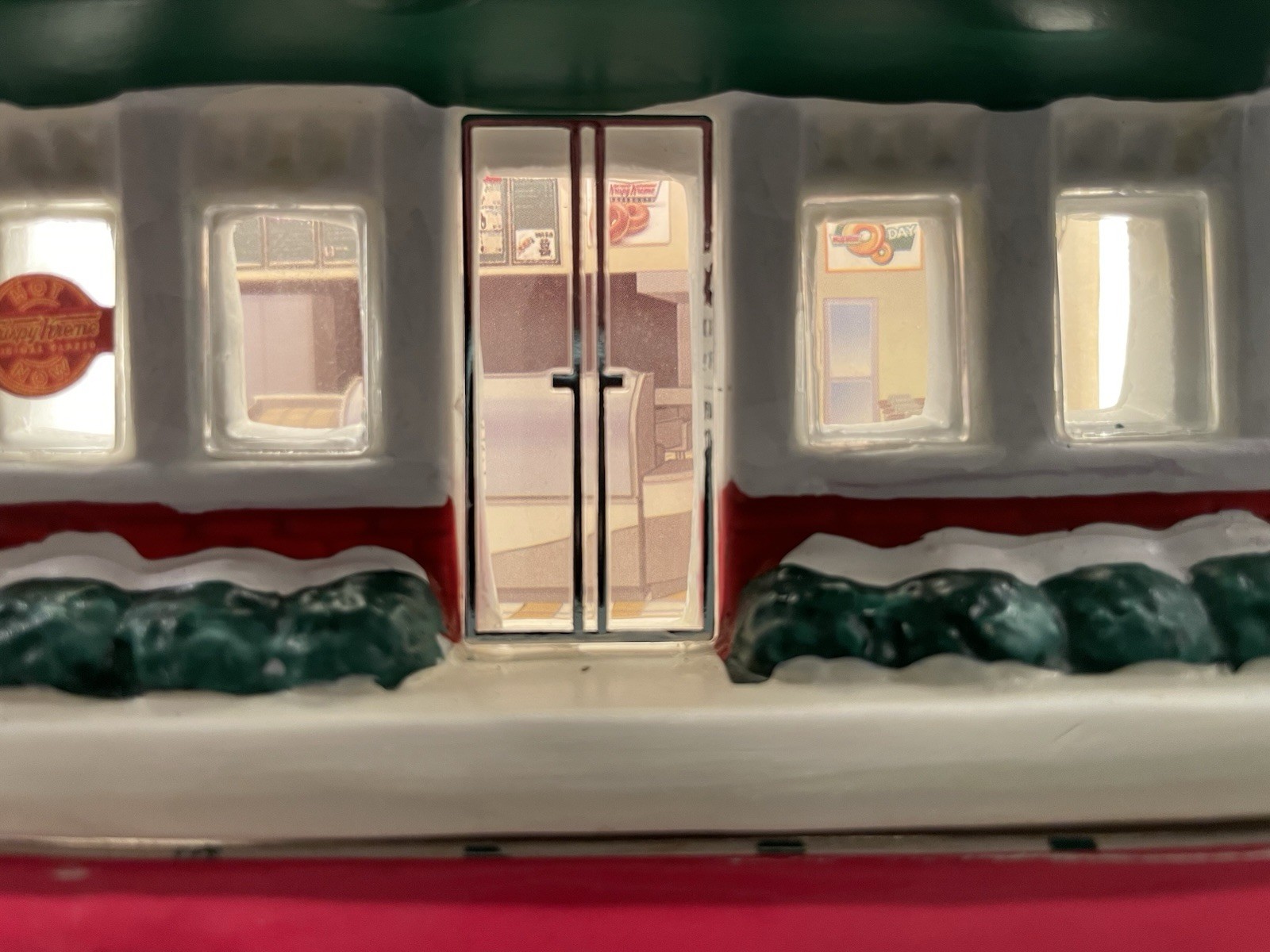 Santa’s Best Kristy Kreme Donut Shop Lighted Porcelain House with Box