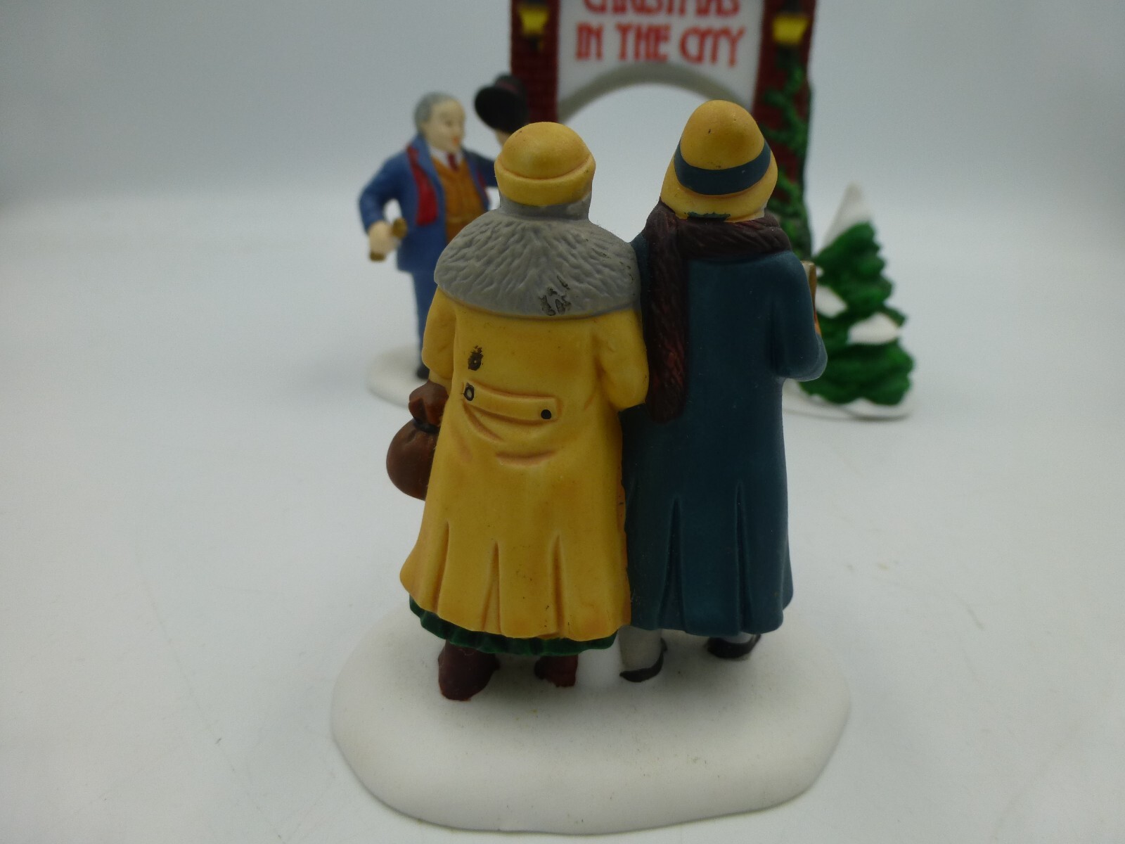 Dept 56 -‘Caroling Thru the City’ 3 Figures 5548-4, ‘Key to the City’ 5889-3 etc