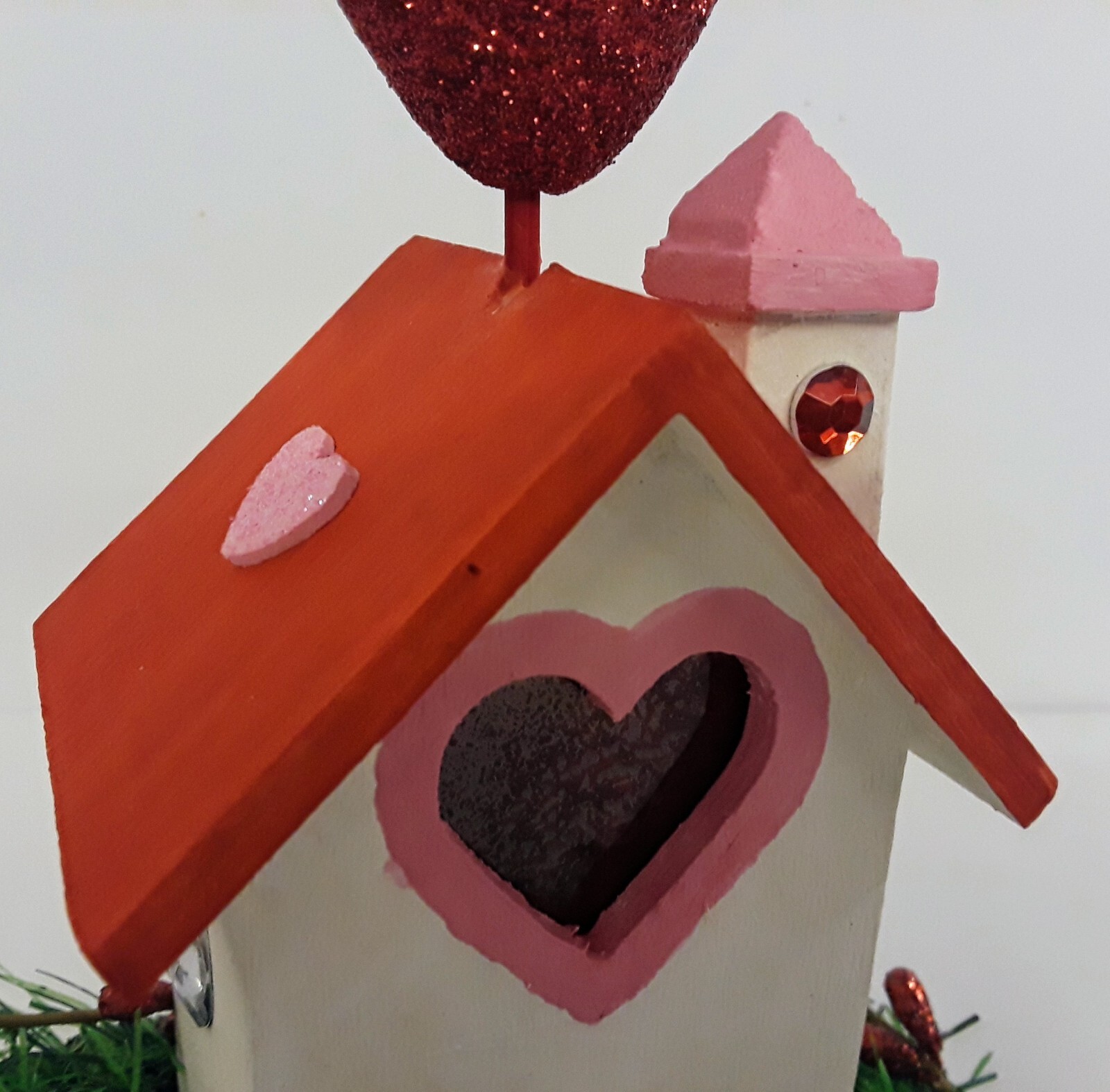 NEW – LIGHTED HOUSE “LOVE GIFT” Red, White & Pink w/Red Heart for LOVE