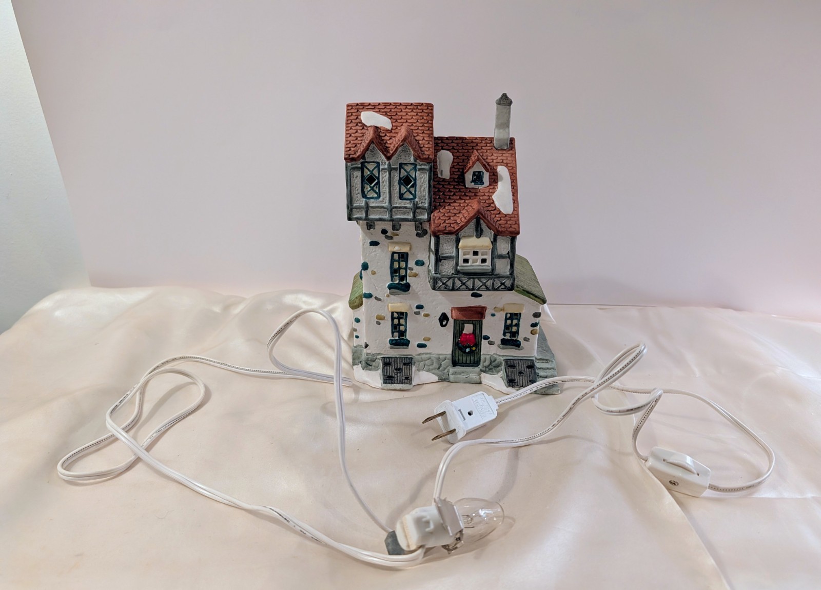 Dickens Collectable Christmas Village Towne Series Hand Painted 1995 No Box Vtg