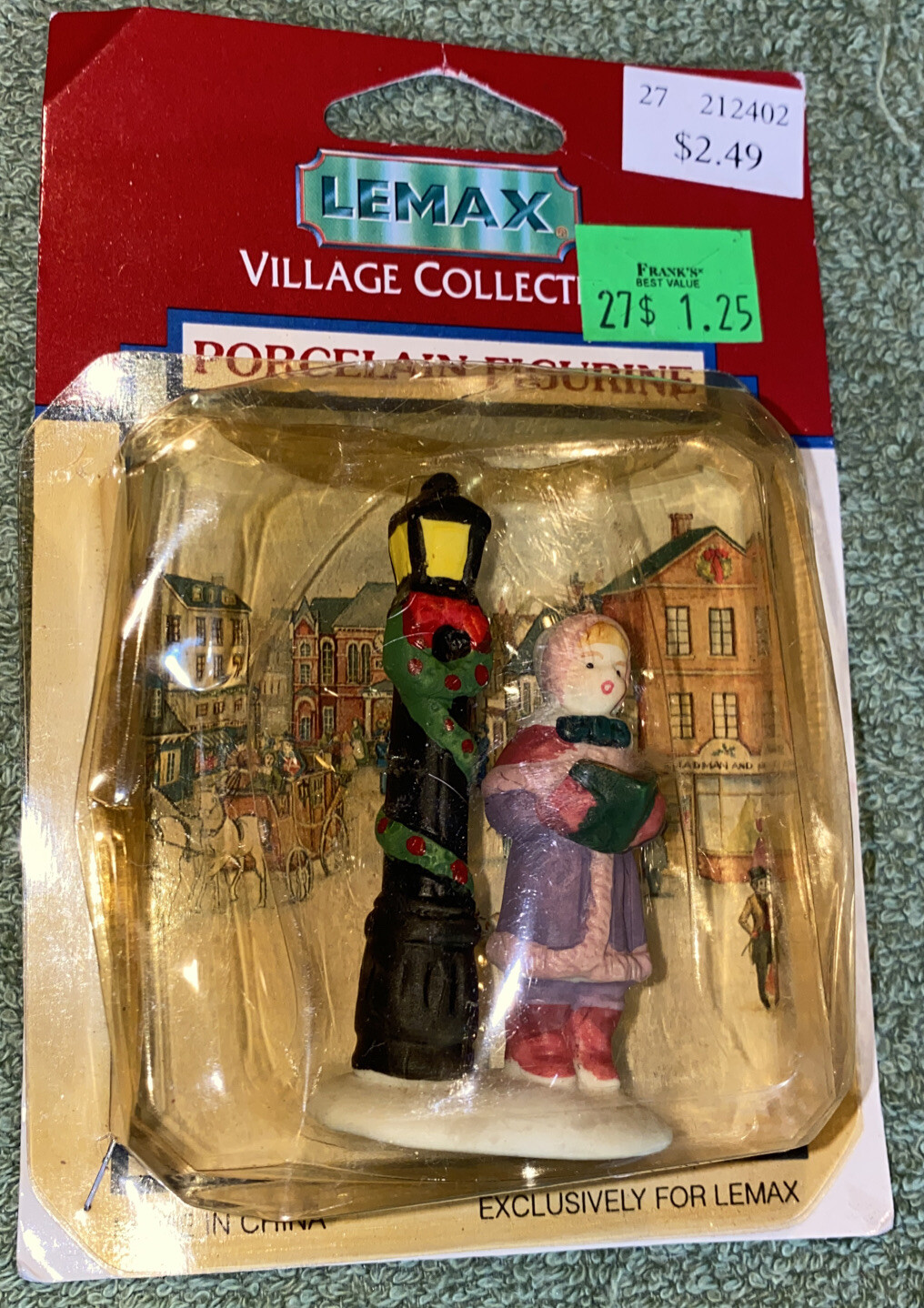 Lemax Christmas Village Caroler – Girl Next To A Lamp Post