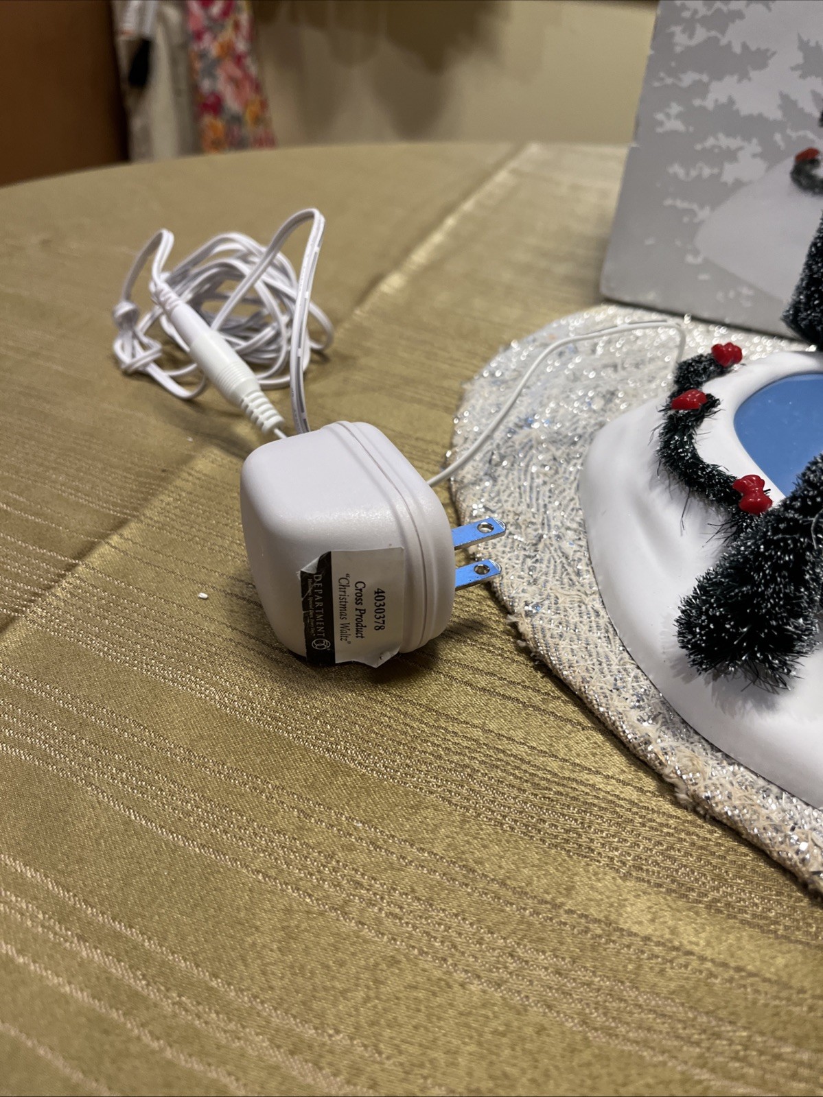 Dept 56 Christmas Waltz Village Accessories #4030378 Animated Santa Ice Skating