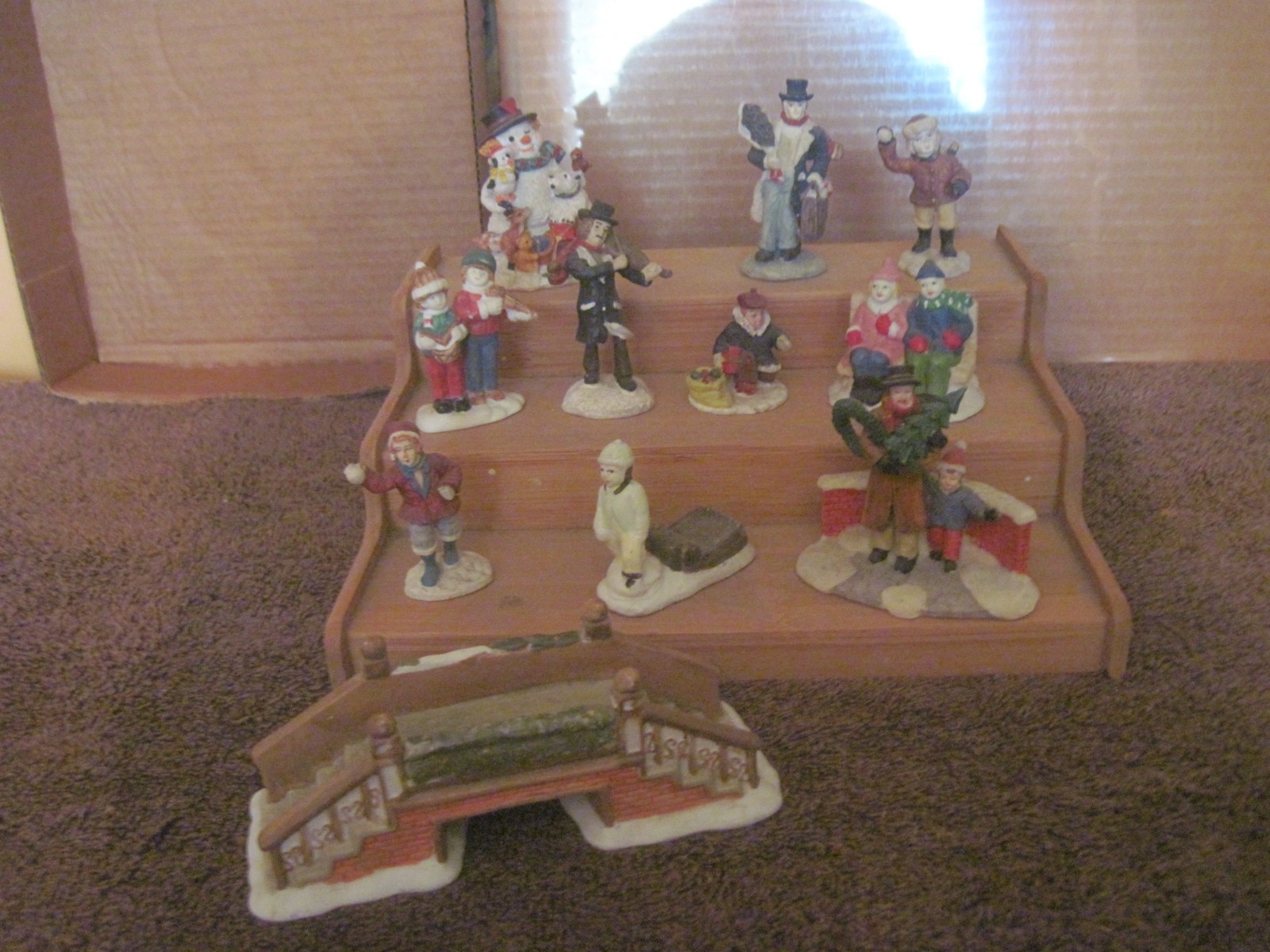 E: Christmas Village Resin/Ceramic 12 Pcs., Unbranded, 1 7/8″ to 3″ tall
