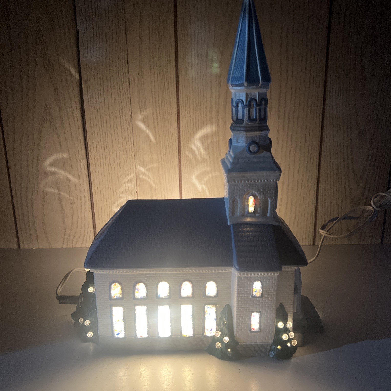 Vintage Colonial America Illuminated Church Hand Painted Porcelain W Light
