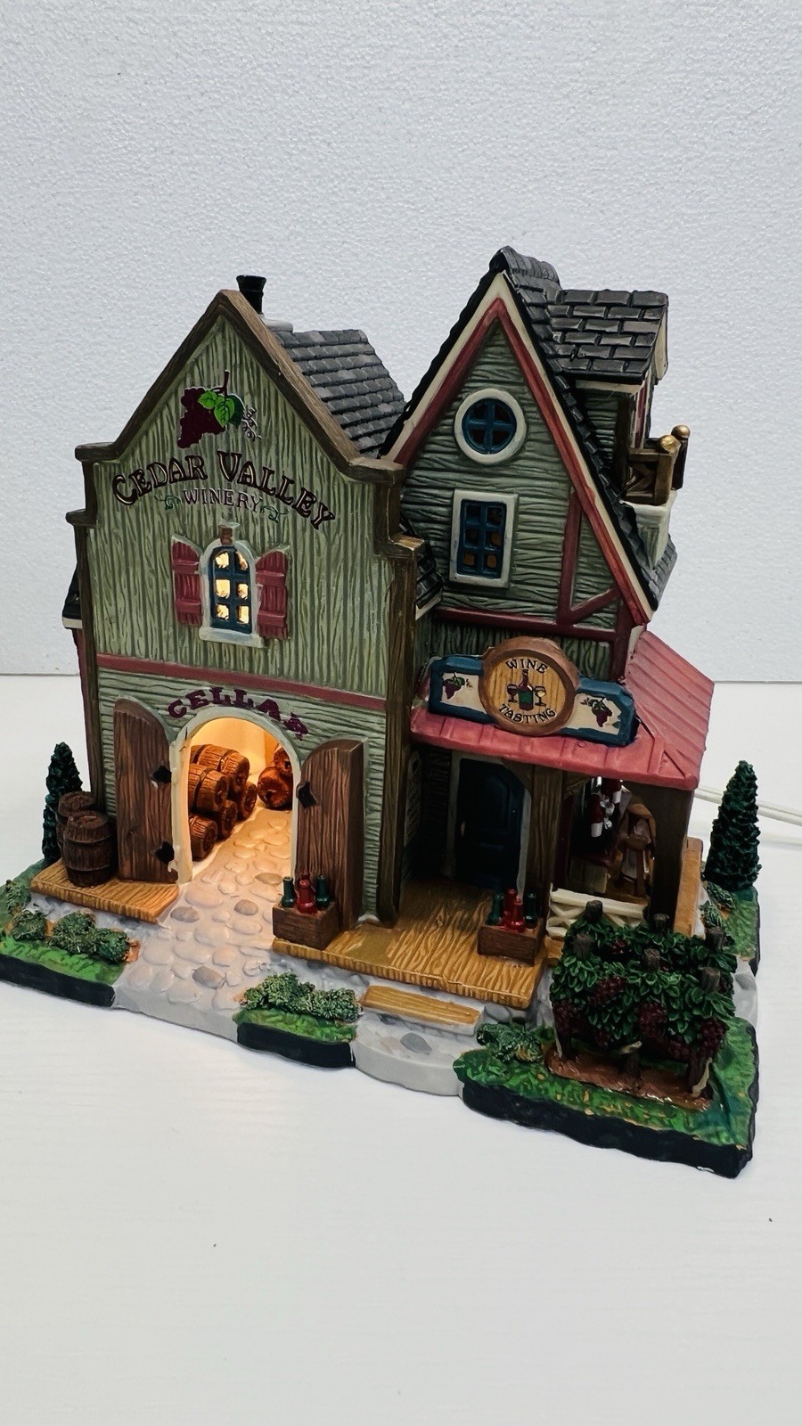 Lemax Harvest Crossing “Cedar Valley Winery” 15244 Retired 2011 Excellent !