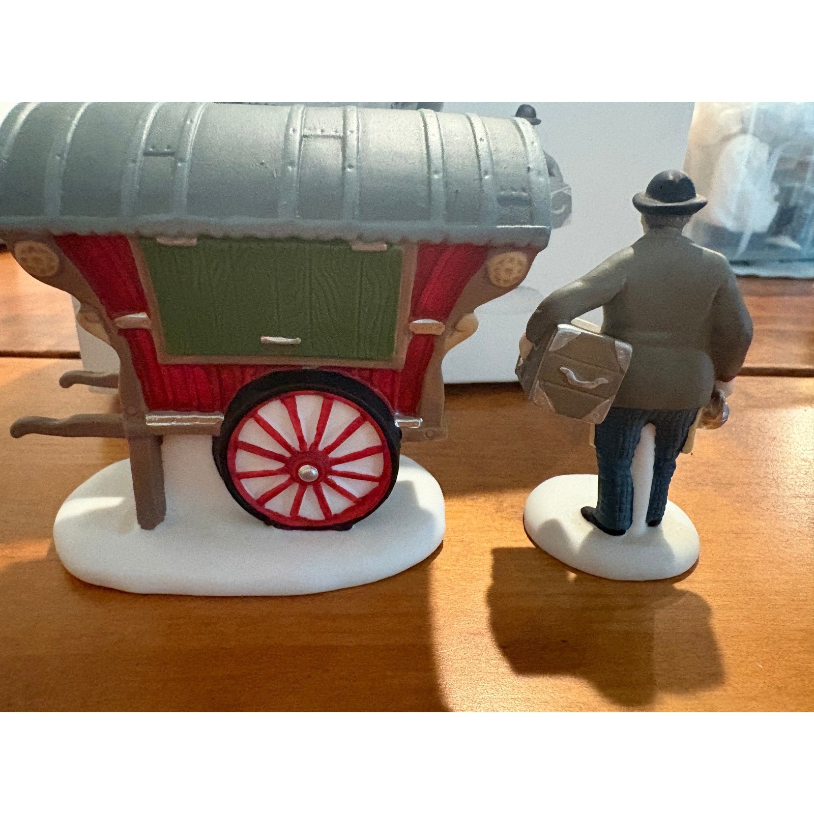 Department 56 Town Tinker Heritage Village Collection Set of 2 Porcelain 5646-4