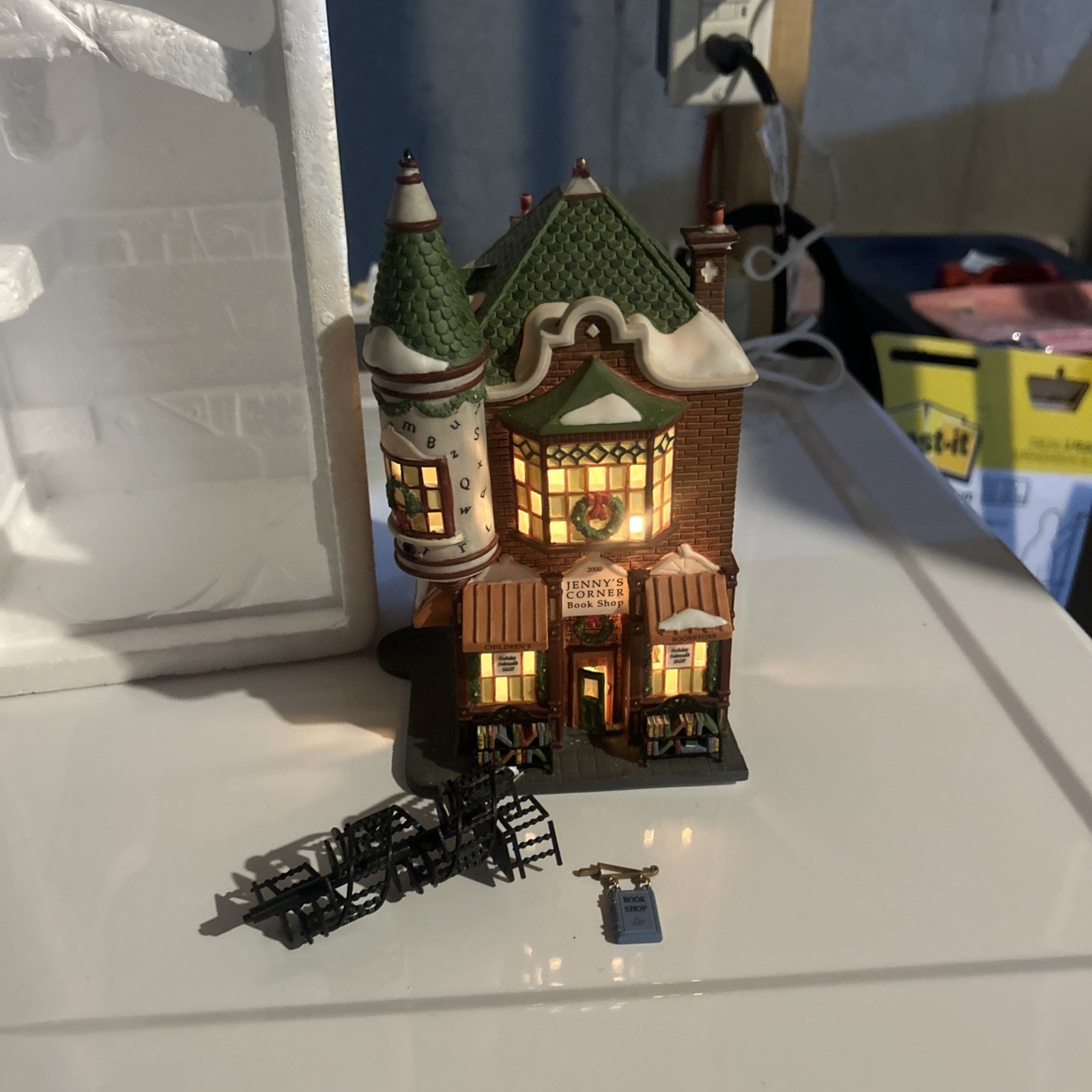 Department 56 Jenny’s Corner Book Shop #56.58912 Christmas Village Free S&H