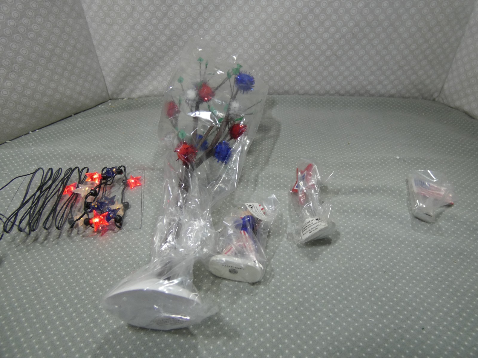 Department 56 “Fourth Of July Decorating Set” (Set of 5) #53024 – Tested & Works