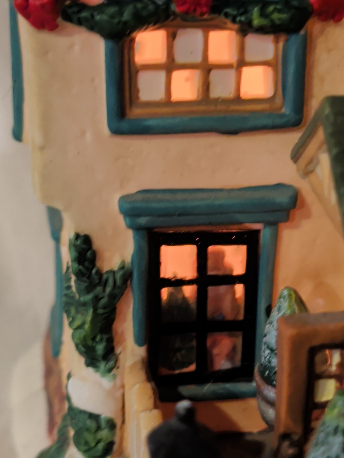 O’Well Christmas Village Jenny’s Beauty Salon Lighted House Decor Vintage 1996