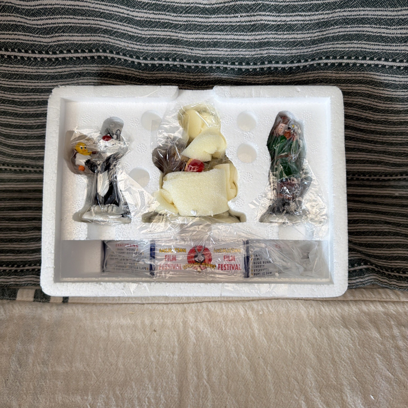 NIB Department 56-Snow Village – Looney Tunes Anim.Film Festival set of 4- 54983