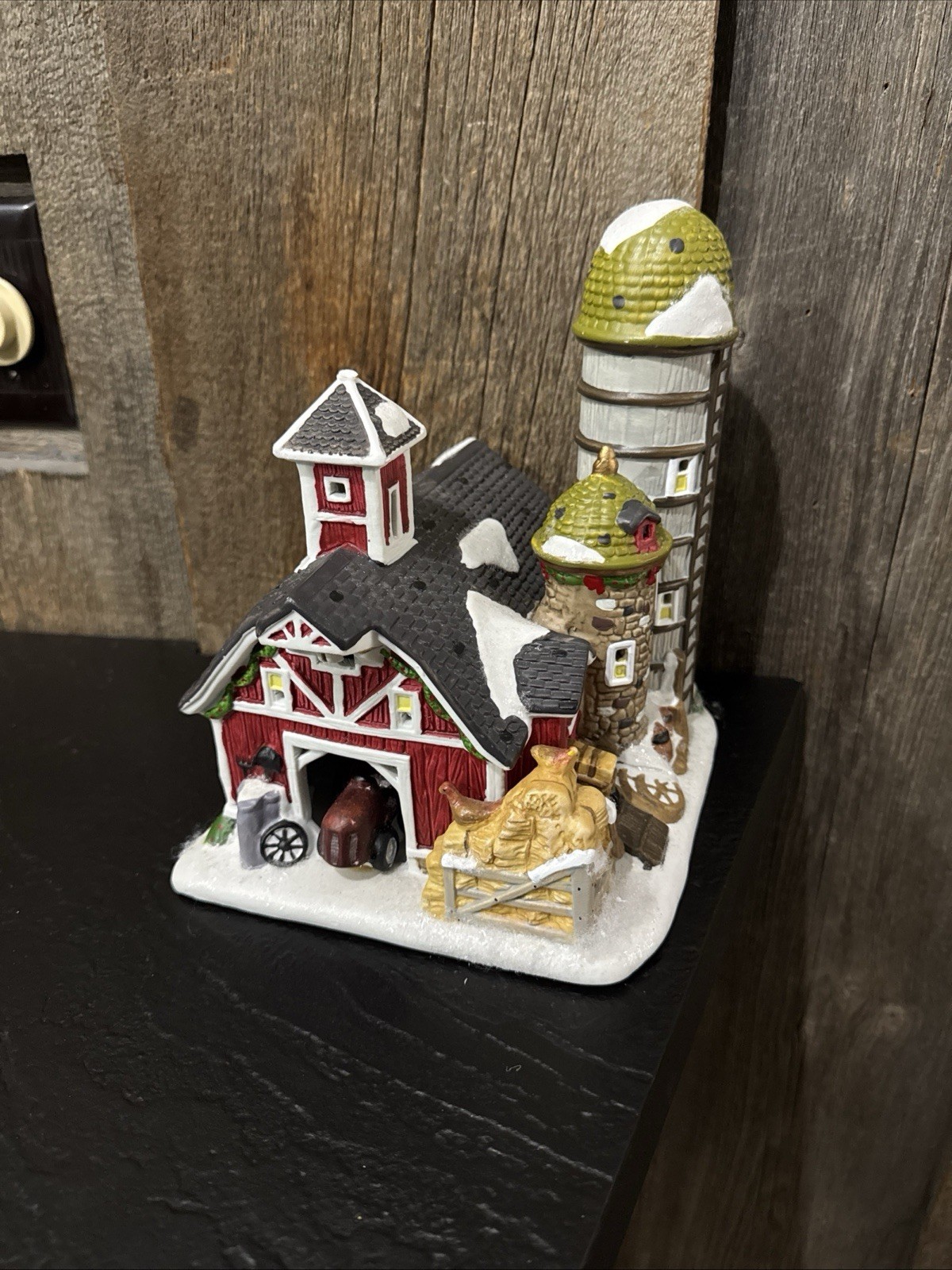 2015 LEMAX Enchanted Forest Christmas “RED BARN” #90374