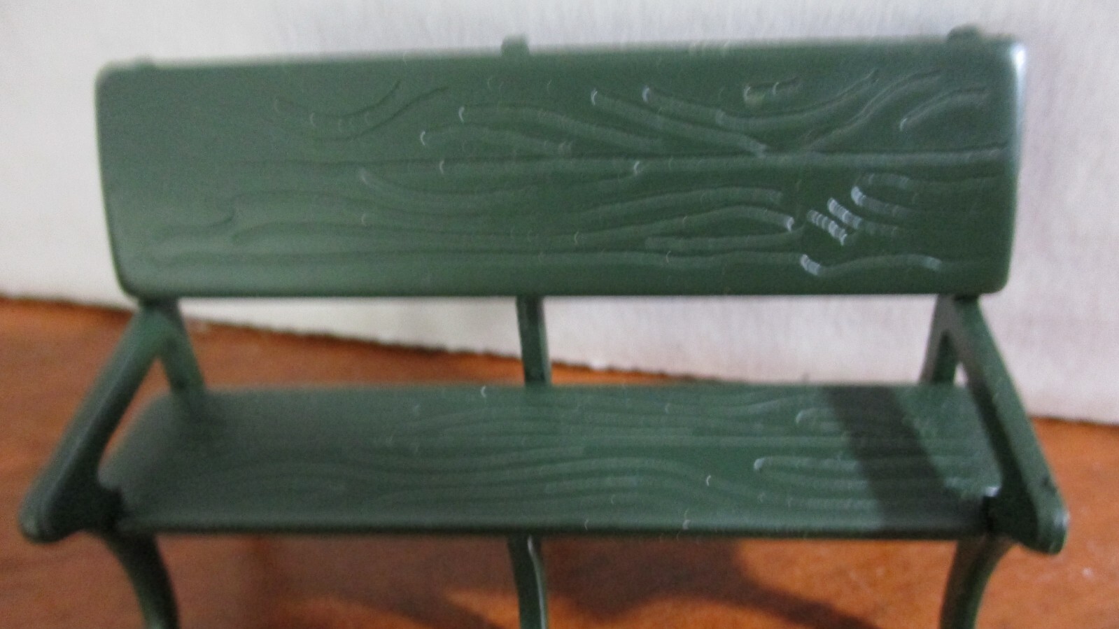Dept. 56 METAL GREEN PARK BENCH & Plastic RED SLED Christmas Village Accessories