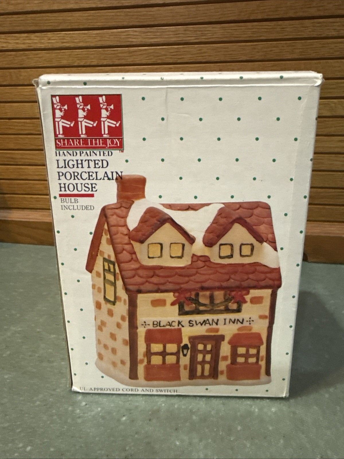 Share The Joy “Black Swan Inn” Porcelain Lighted House with Box Caldor 1998