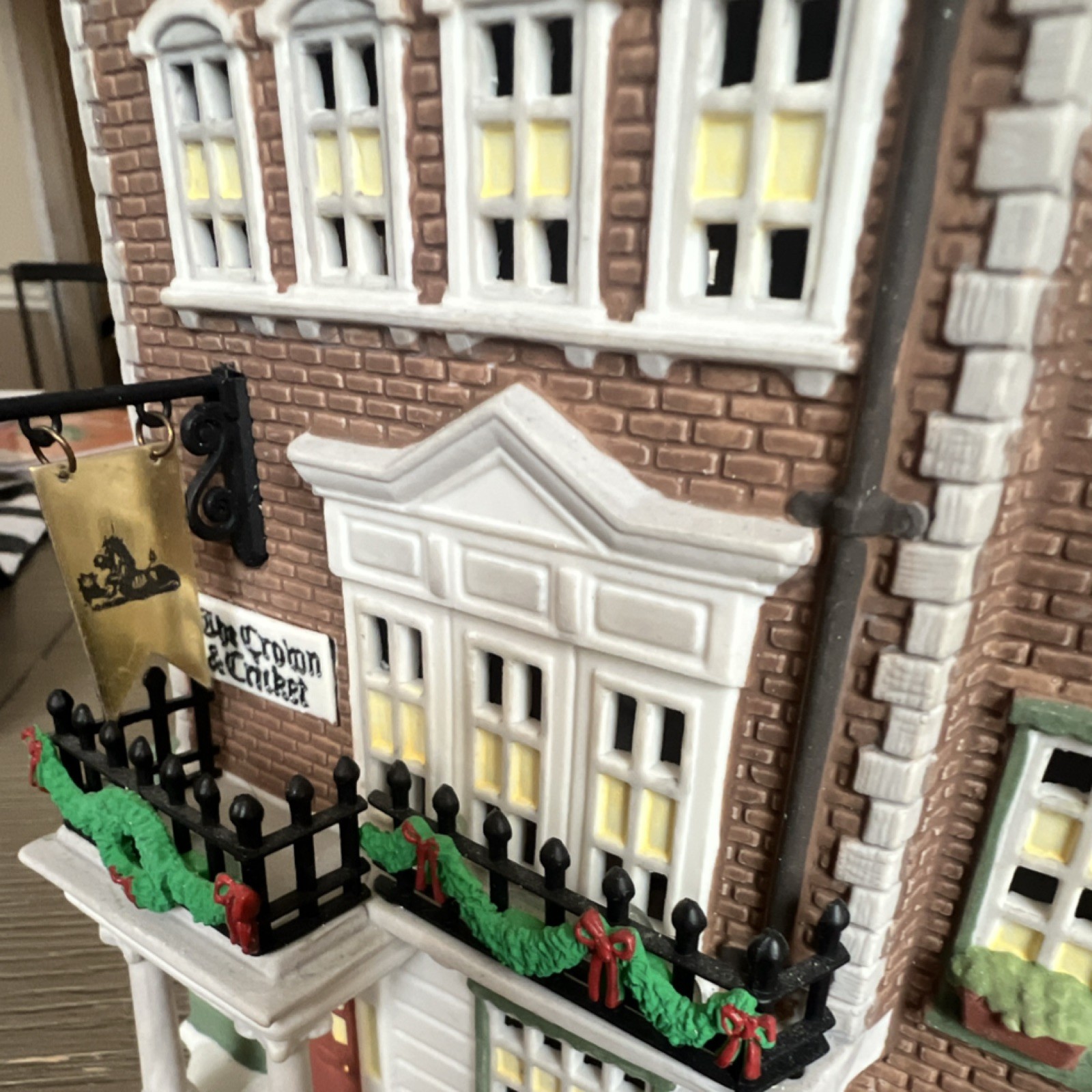 Department 56 Dickens Village Crown & Cricket Inn Ceramic Porcelain Christmas
