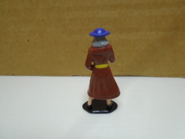 SOFT VINYL MINIATURE LADY IN TRENTCH COAT & HAT 1.5″ FIGURE UNBRANDED (MF1316)