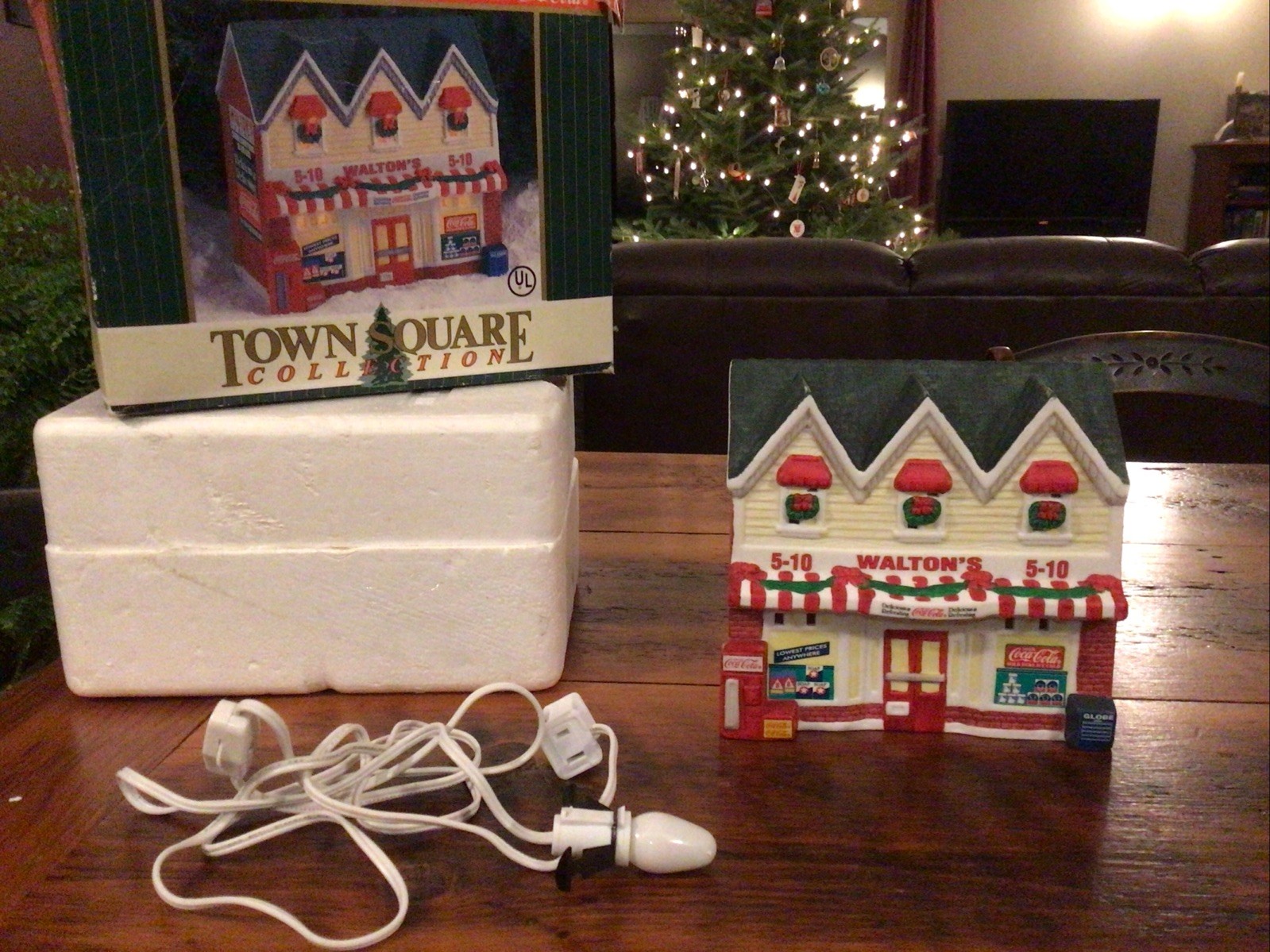 Vintage 1996 Coca-Cola Walton’s 5&10 Town Square Christmas Collection with Light