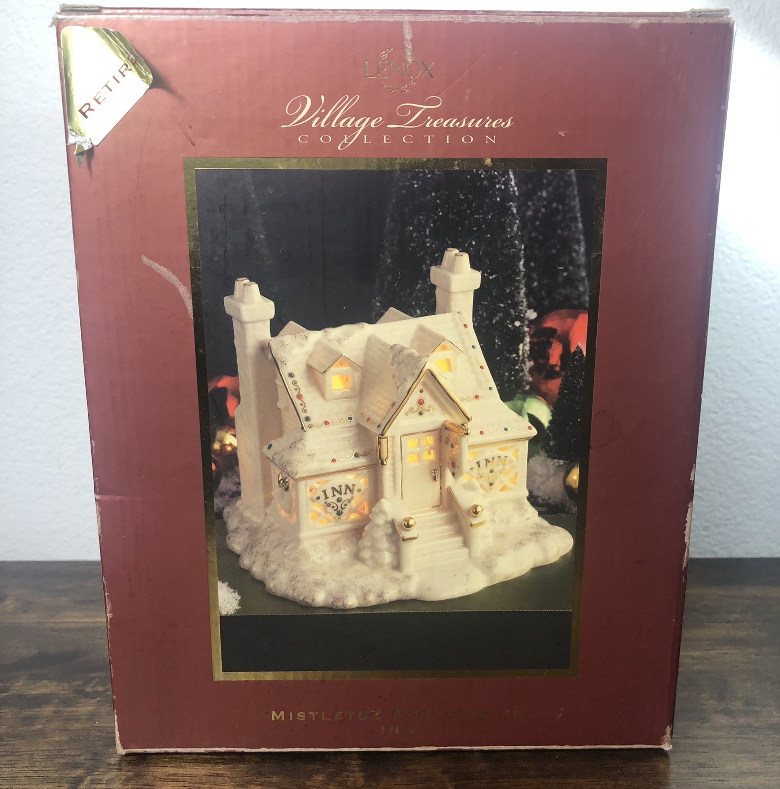 Lenox Mistletoe Park INN Village Treasures Collection, Boxed, 2005, Retired