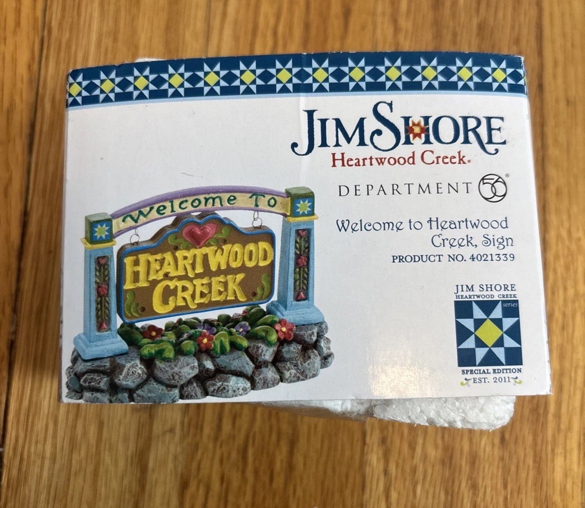 DEPT 56 JIM SHORE Accessory WELCOME TO HEARTWOOD CREEK SIGN