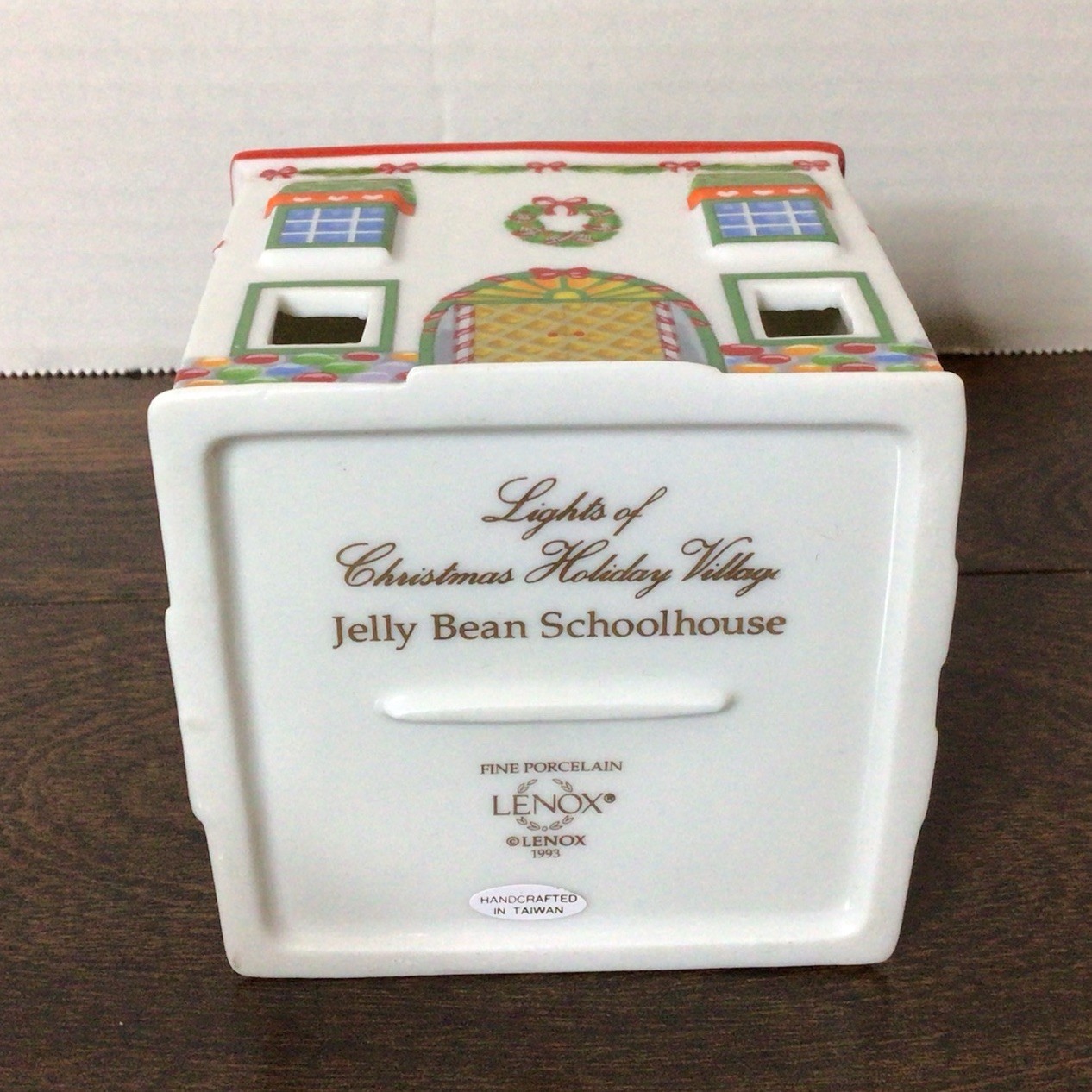 Lenox Lights Of Christmas Holiday Village “Jelly Bean Schoolhouse” Holiday House