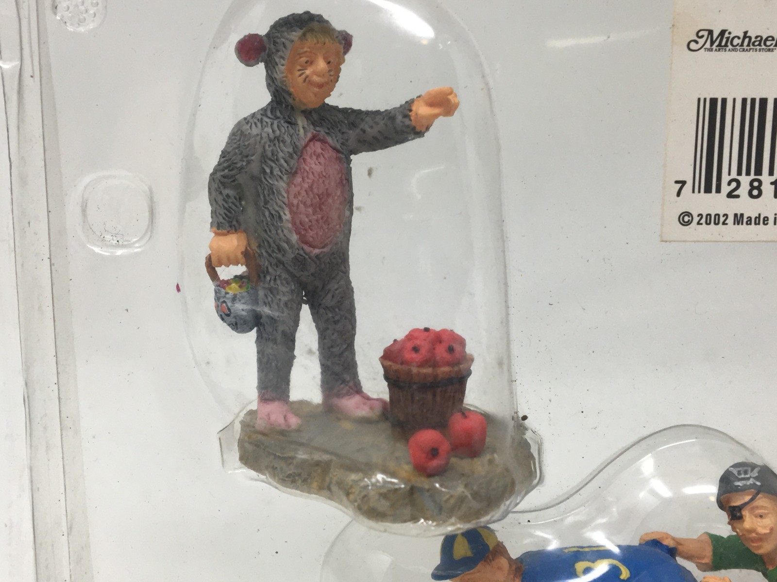 Halloween Spooky Town Lemax Mouse Pirate Apple Bucket Baseball Player